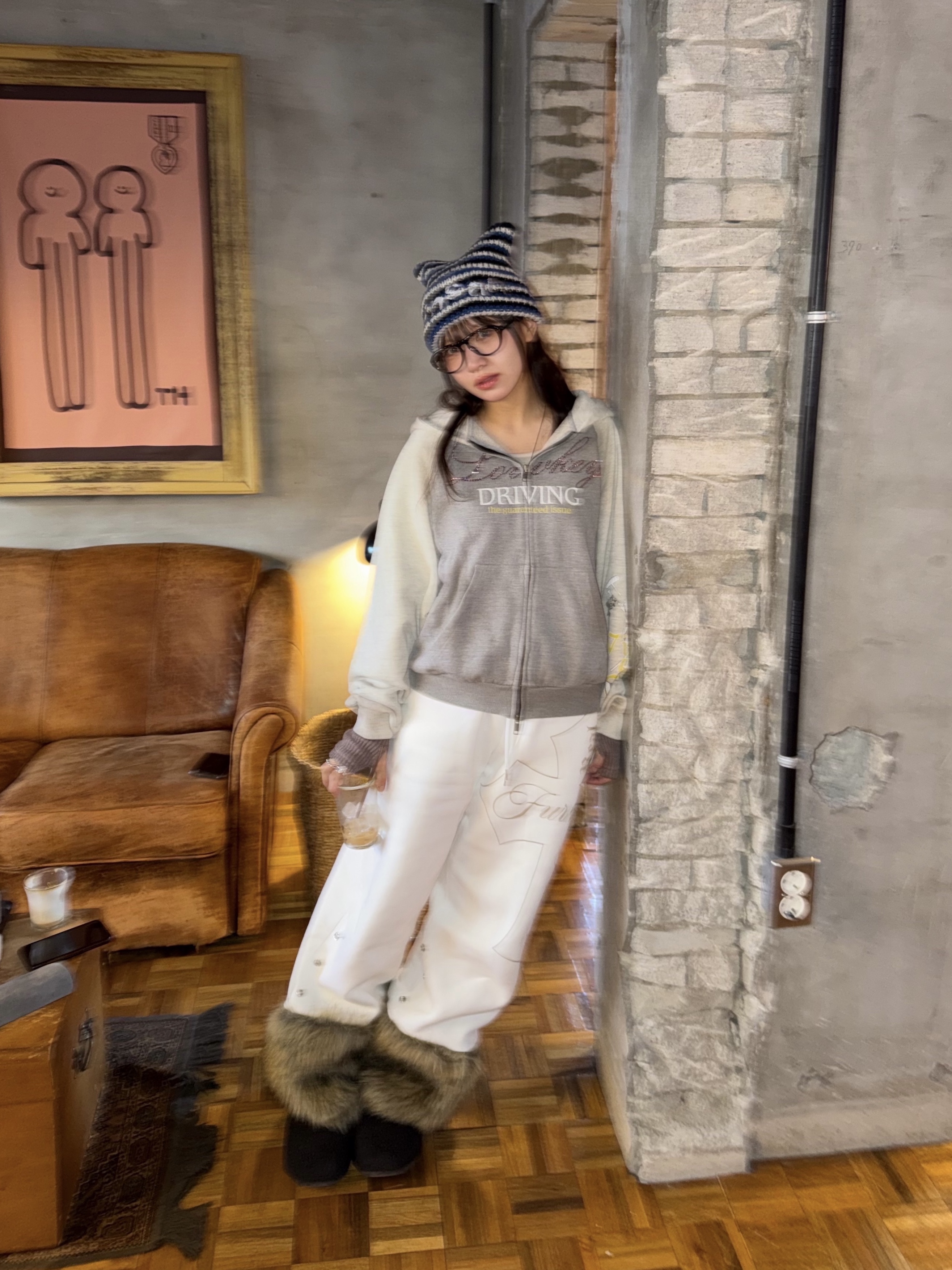 Grailz Lowkey Dirty Zip Hoodie Oatmeal 착용 스타일 - 2