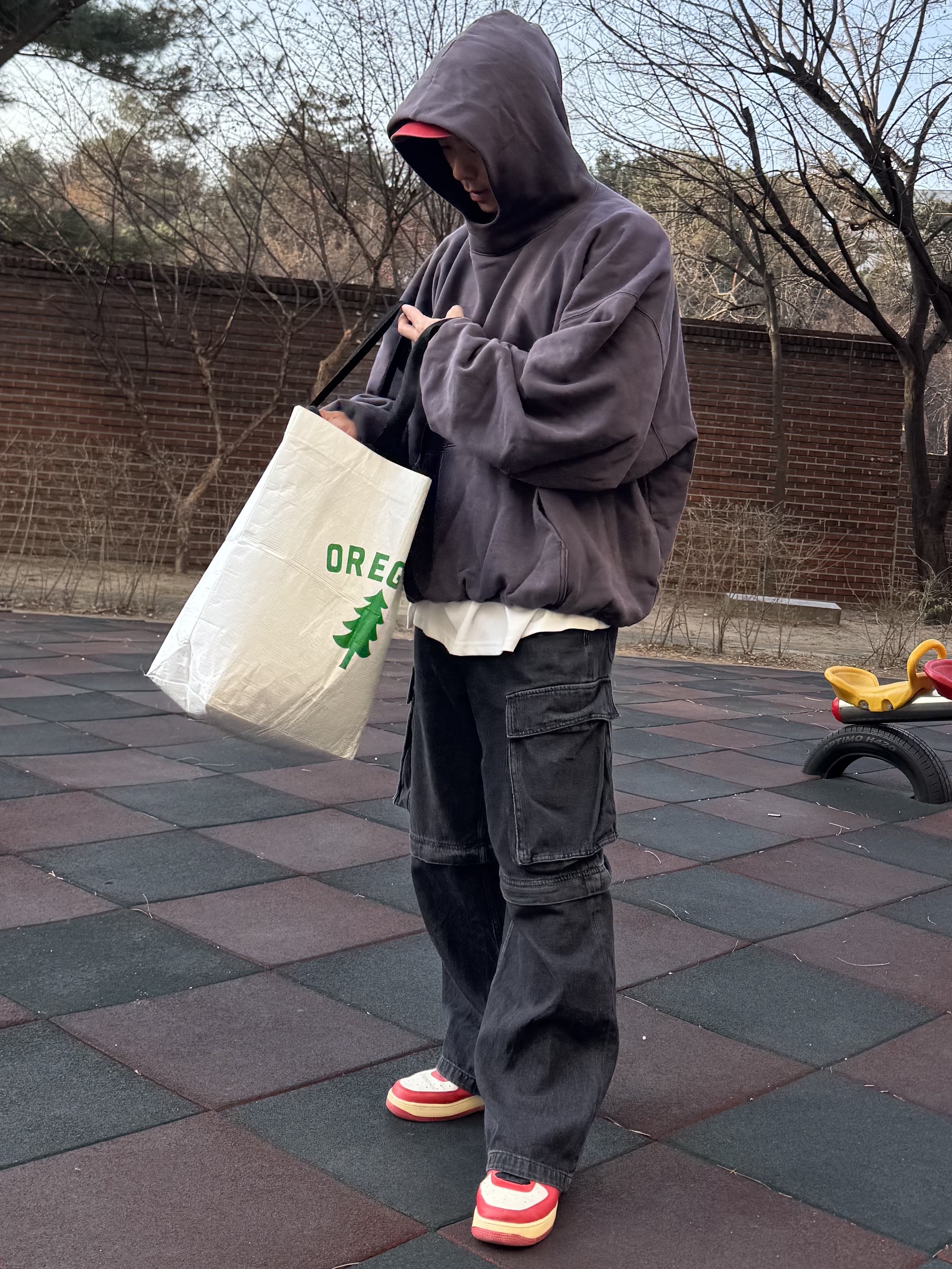 Supreme Pigment Print S Logo 6-Panel Red - 23FW, Yeezy Gap Engineered By Balenciaga Dove Hoodie Dark Grey 착용 스타일