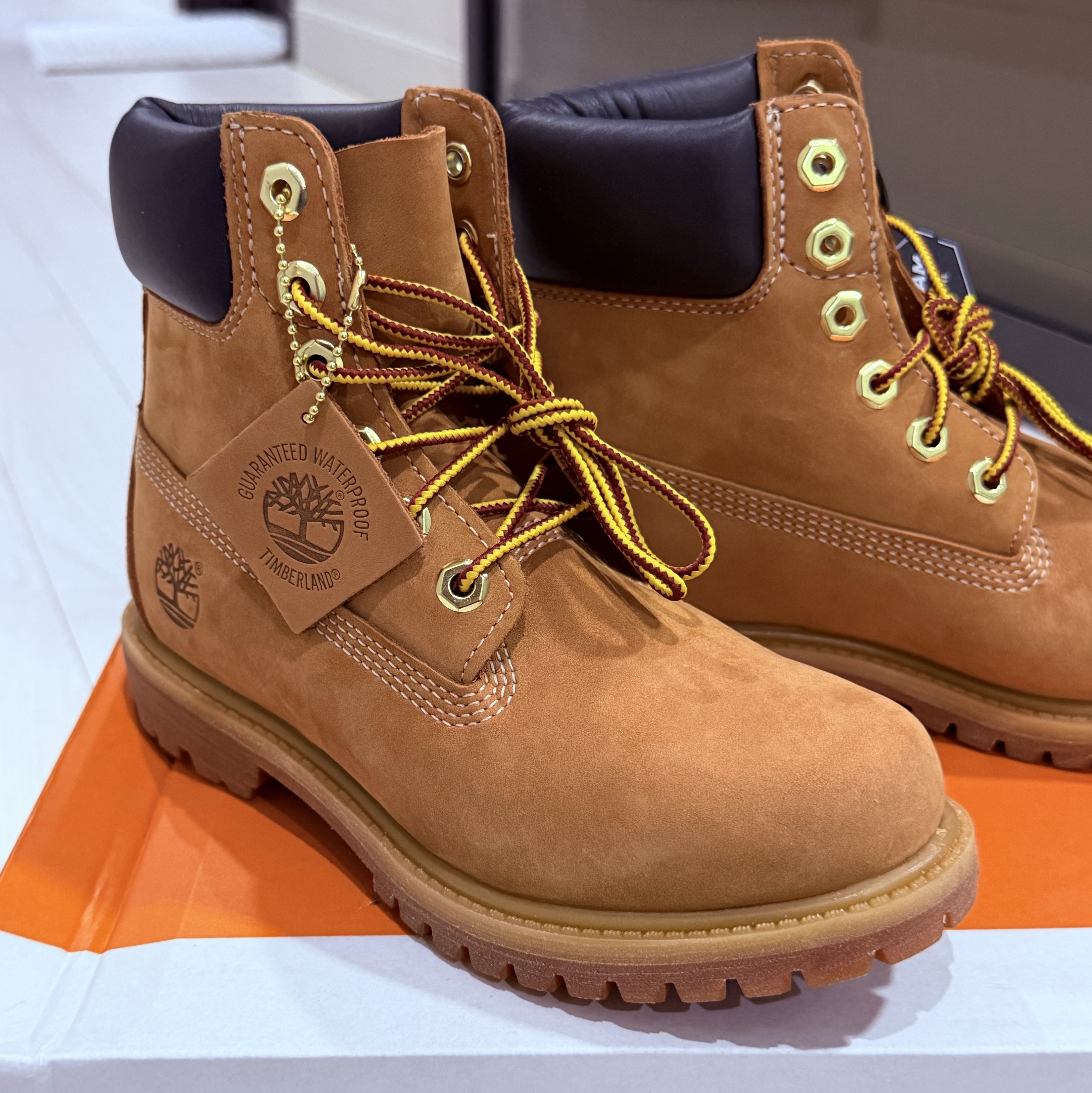 (W) Timberland 6 Inch Premium Waterproof Boot Wheat Nubuck - Wide 착용 스타일 - 2