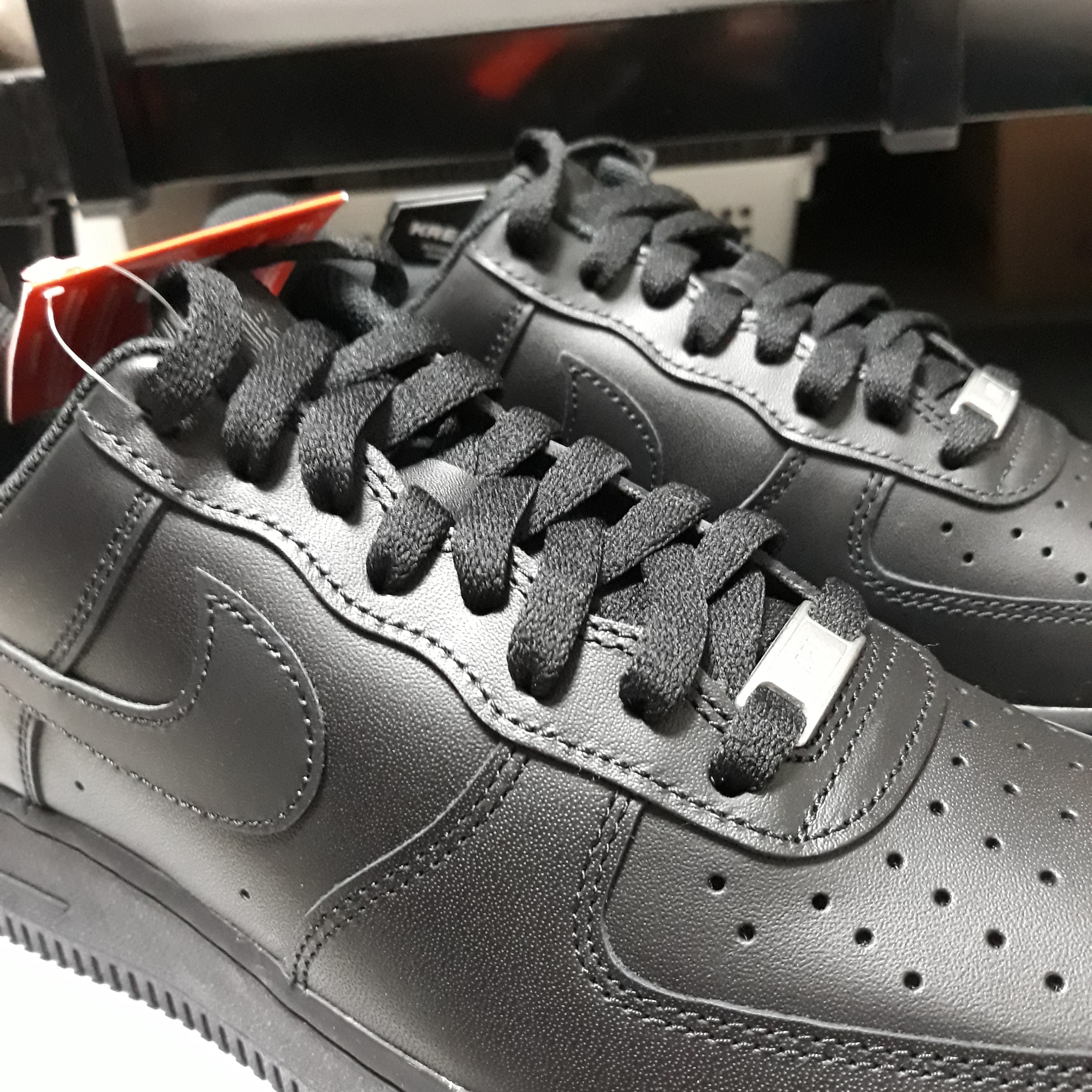 Nike Air Force 1 '07 Low Triple Black 착용 스타일
