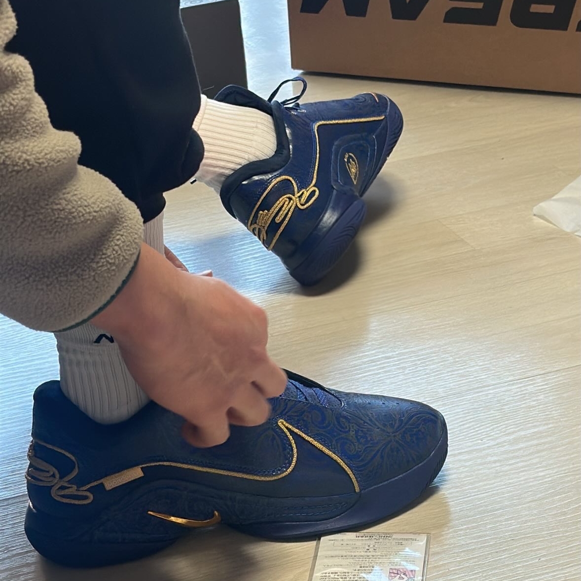 Nike x Monopoly Lebron XXII Deep Royal Blue and Metallic Gold 착용 스타일
