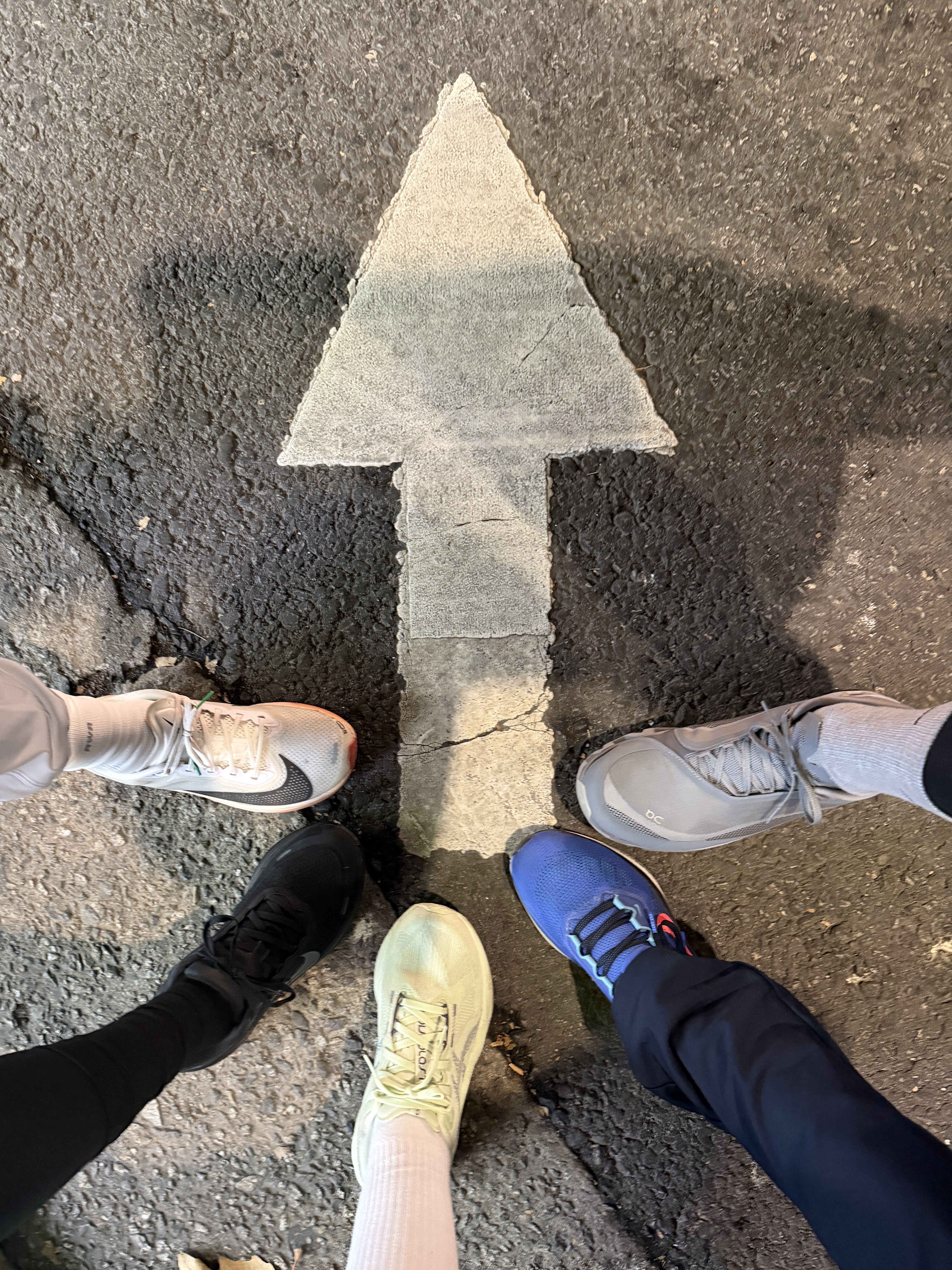 Nike Zoom Fly 6 Eliud Kipchoge, On Running x Post Archive Faction (Paf) Cloudmonster Hyper Phantom Apollo 착용 스타일