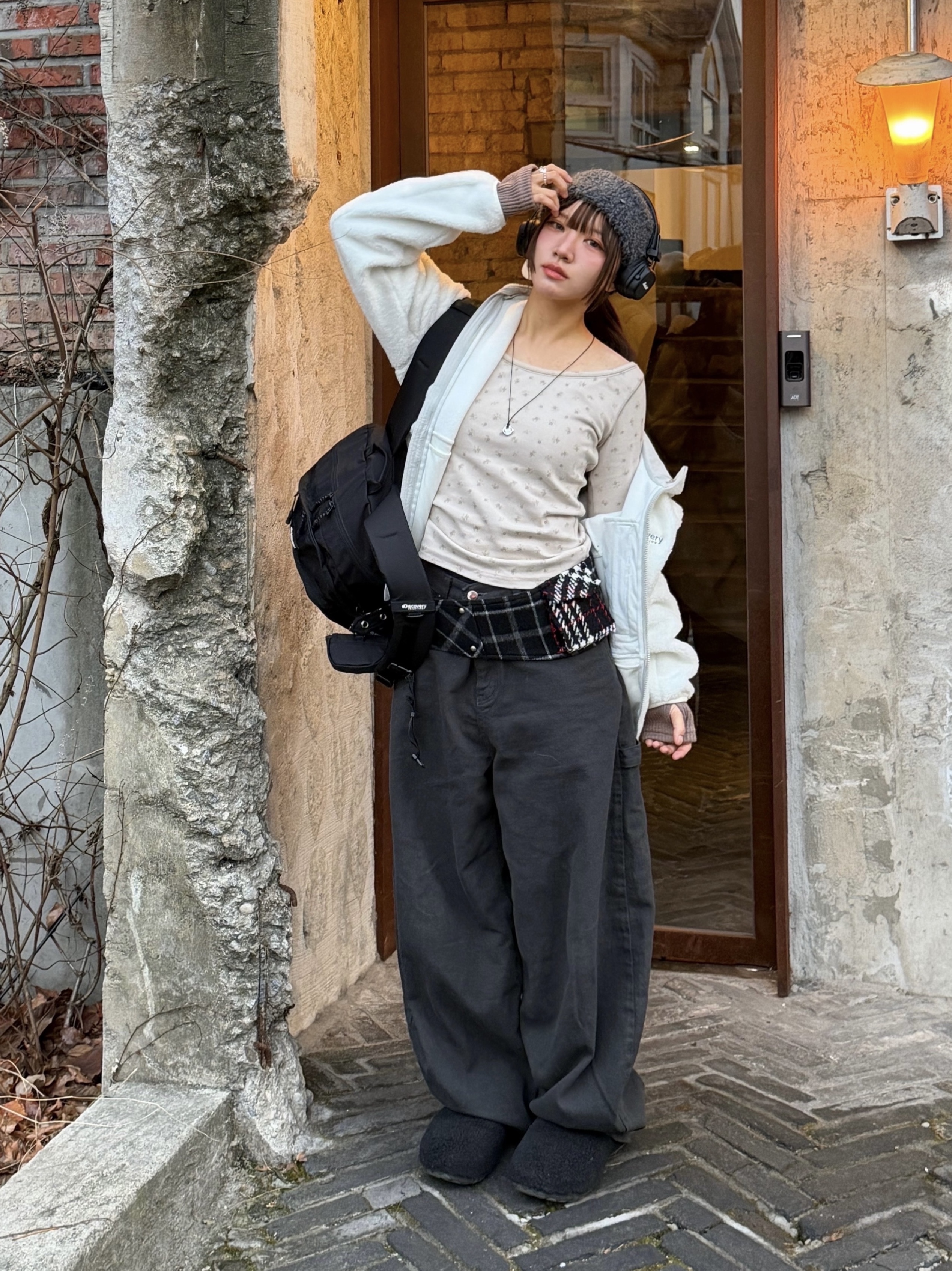 SOMSOC Halo Contrast Check Belt Charcoal, [7% 적립] Marshall Major V Black (Sovico AV Ver.) 착용 스타일 - 2