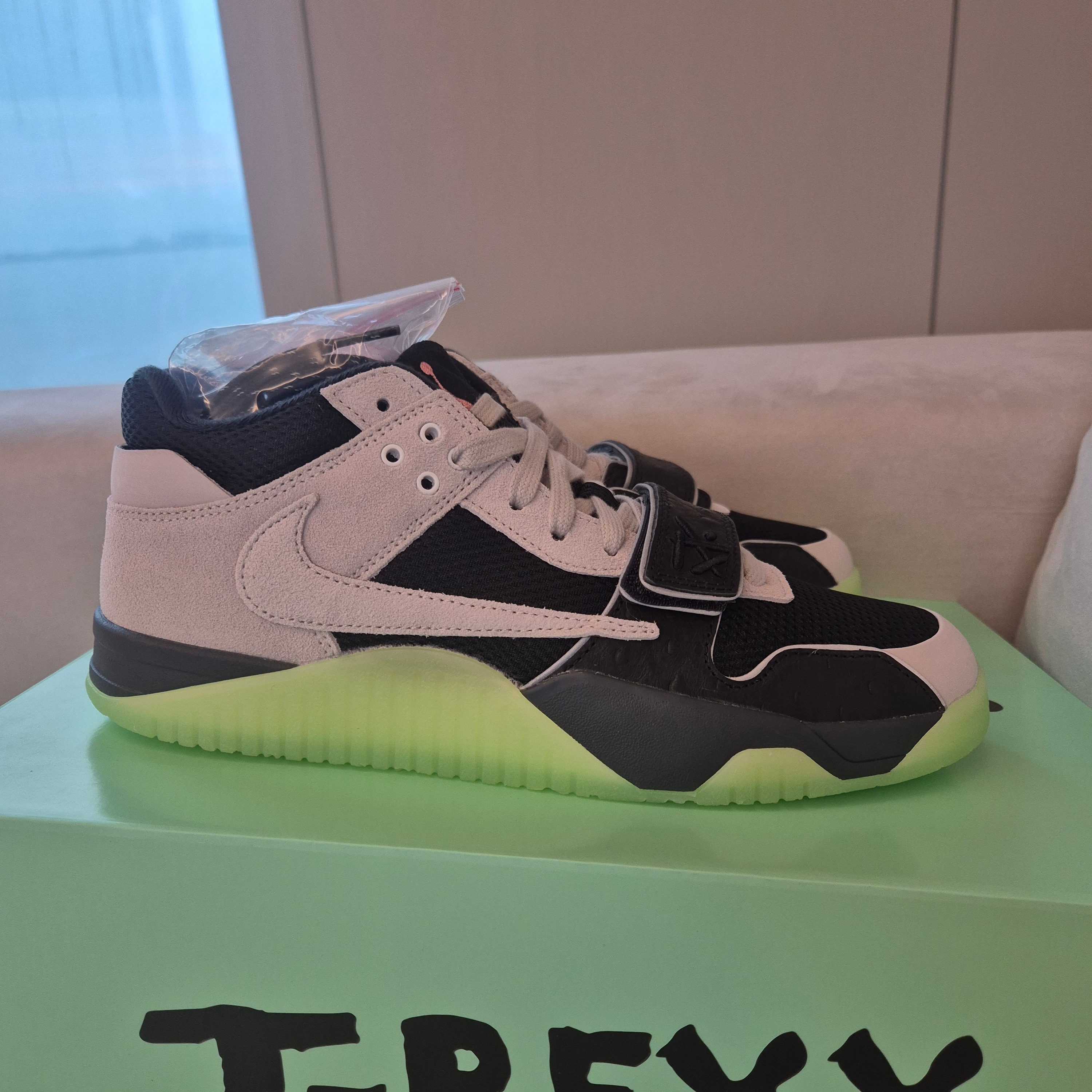 Jordan x Travis Scott x Chase B Jumpman Jack TR Black Night Silver 착용 스타일 - 7