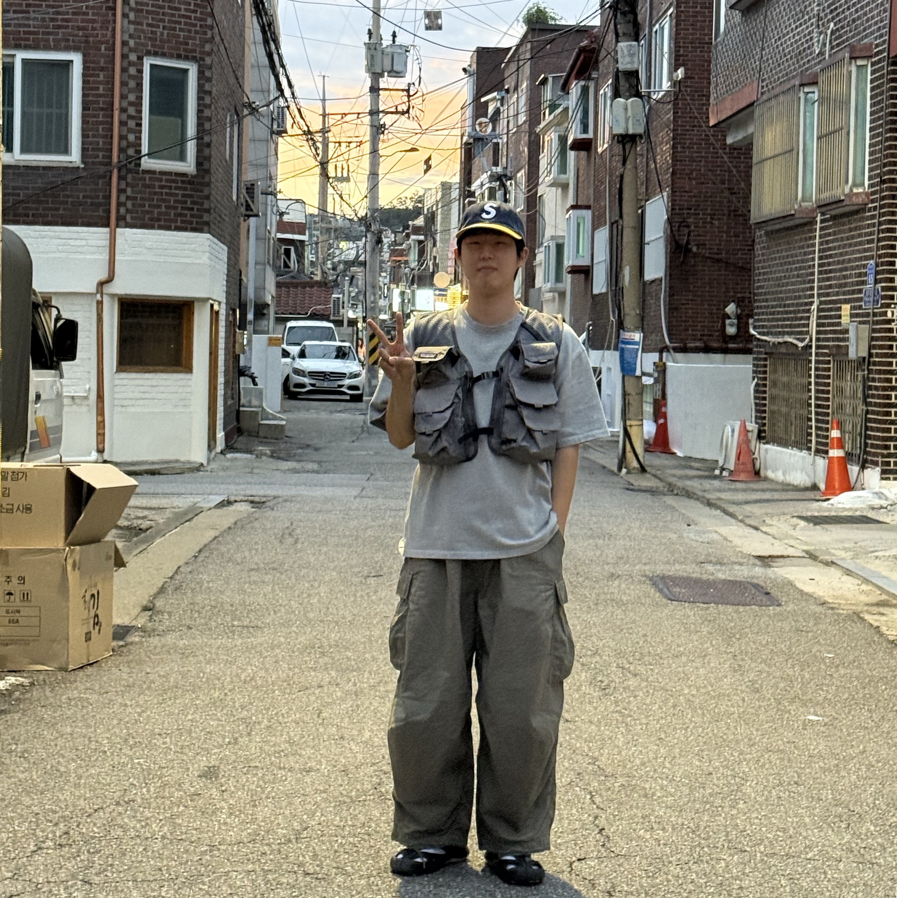 Needles H.D. BDU Pants Olive, Supreme Pigment Coated 2-Tone S Logo 6-Panel Navy - 25FW 착용 스타일