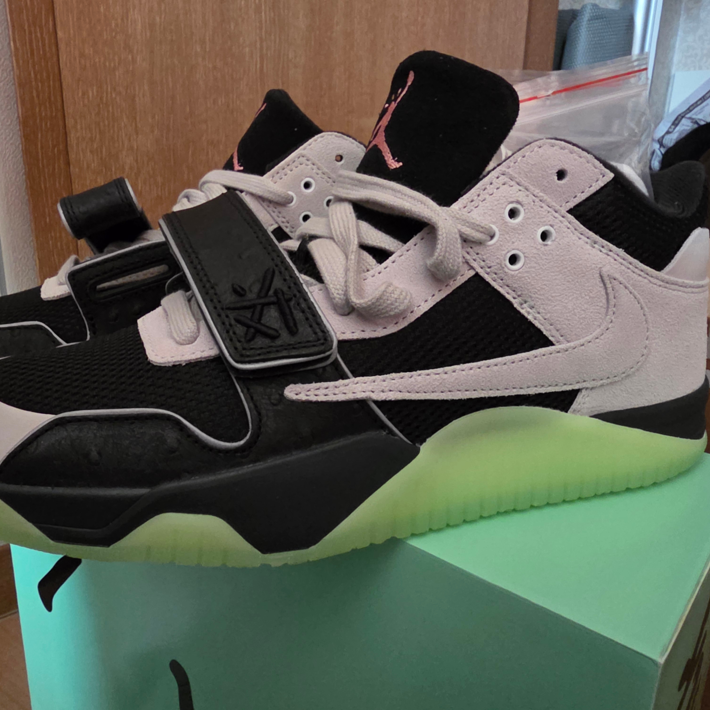 Jordan x Travis Scott x Chase B Jumpman Jack TR Black Night Silver 착용 스타일 - 2