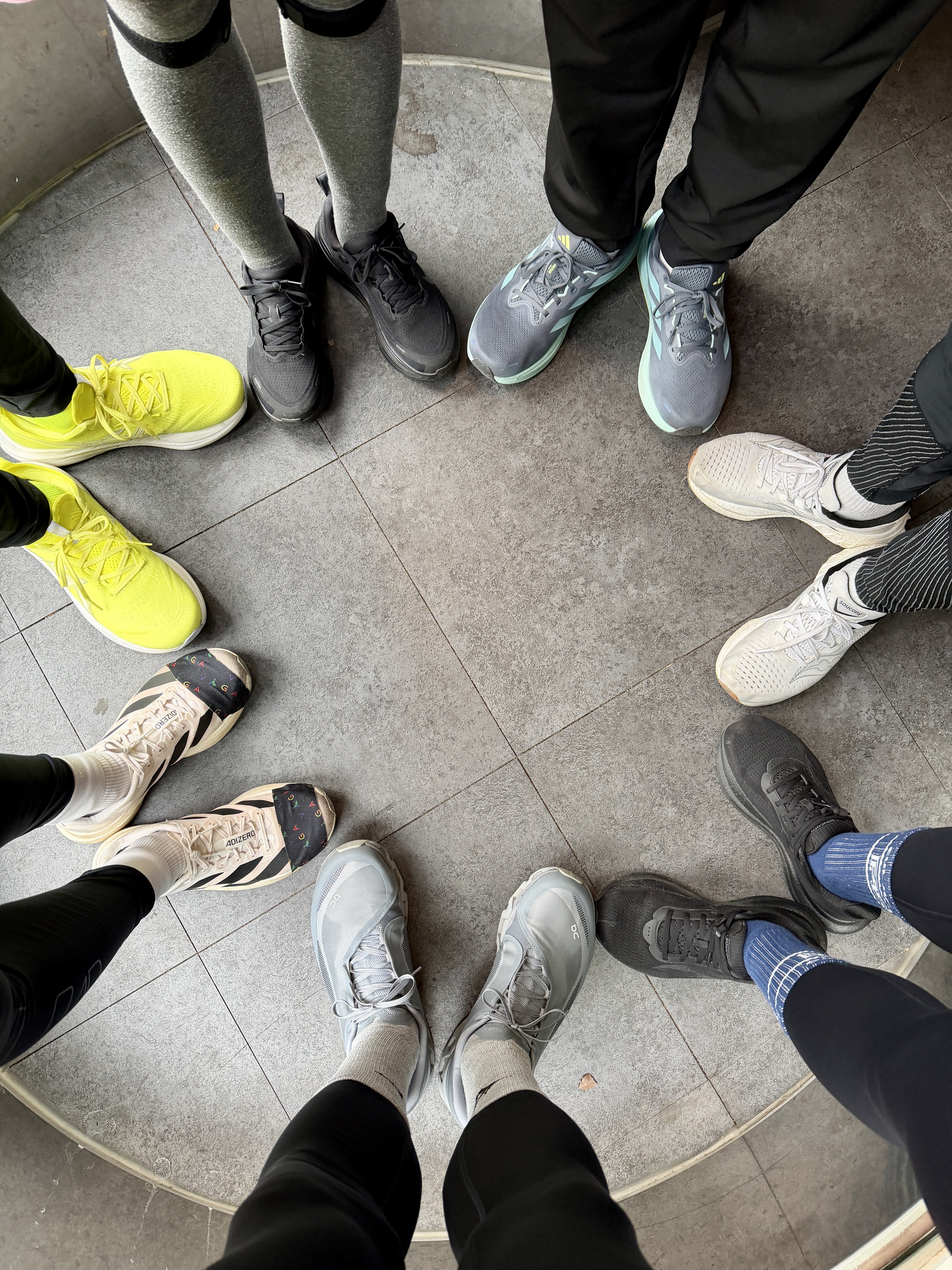 On Running x Post Archive Faction (Paf) Cloudmonster Hyper Phantom Apollo, Adidas Adizero EVO SL Cloud White Core Black 착용 스타일