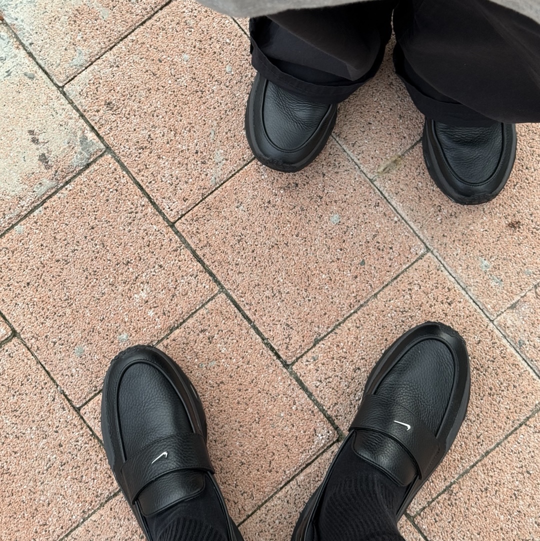 (W) Nike x SWDC Air Max Phenomena Black Metallic Silver 착용 스타일