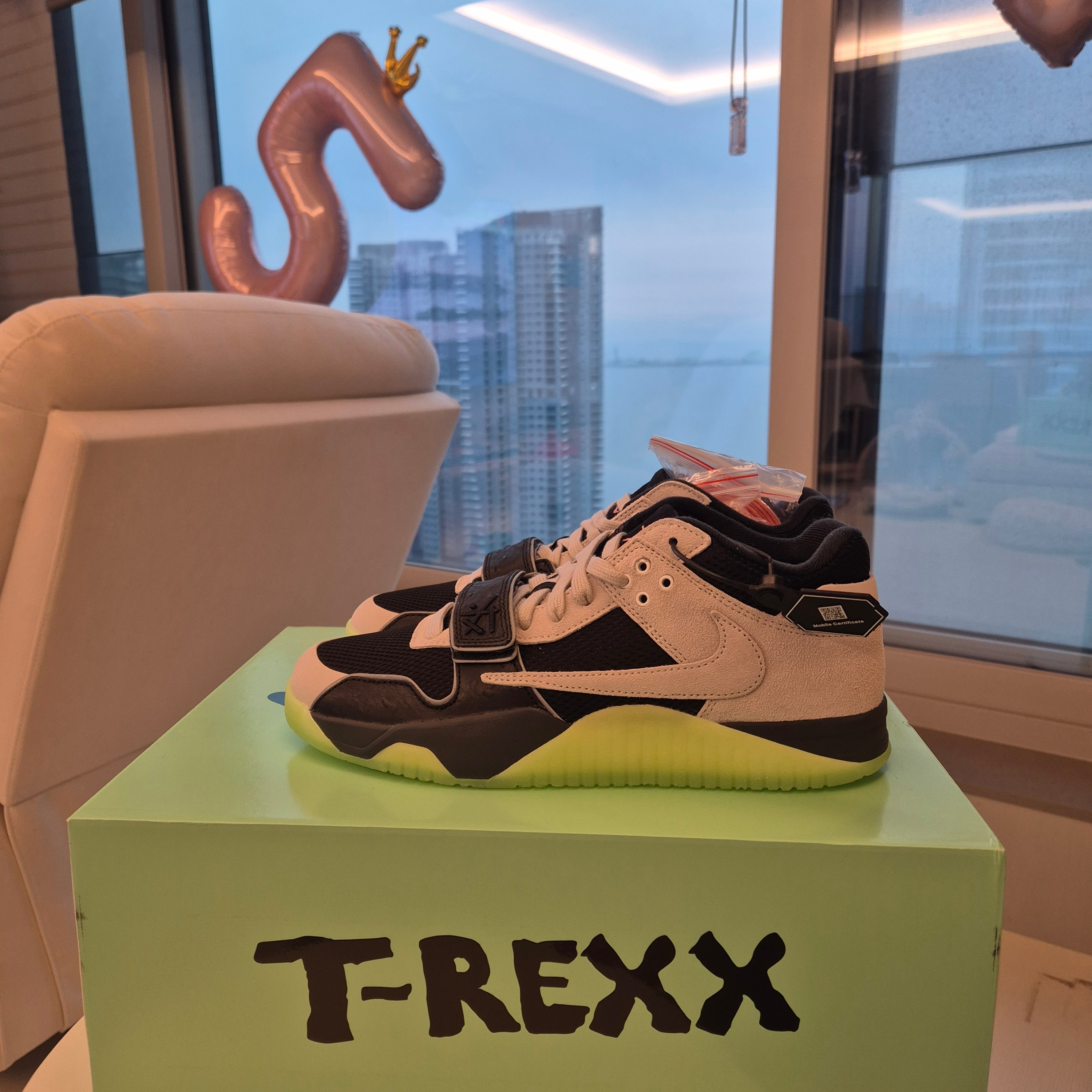 Jordan x Travis Scott x Chase B Jumpman Jack TR Black Night Silver 착용 스타일 - 3