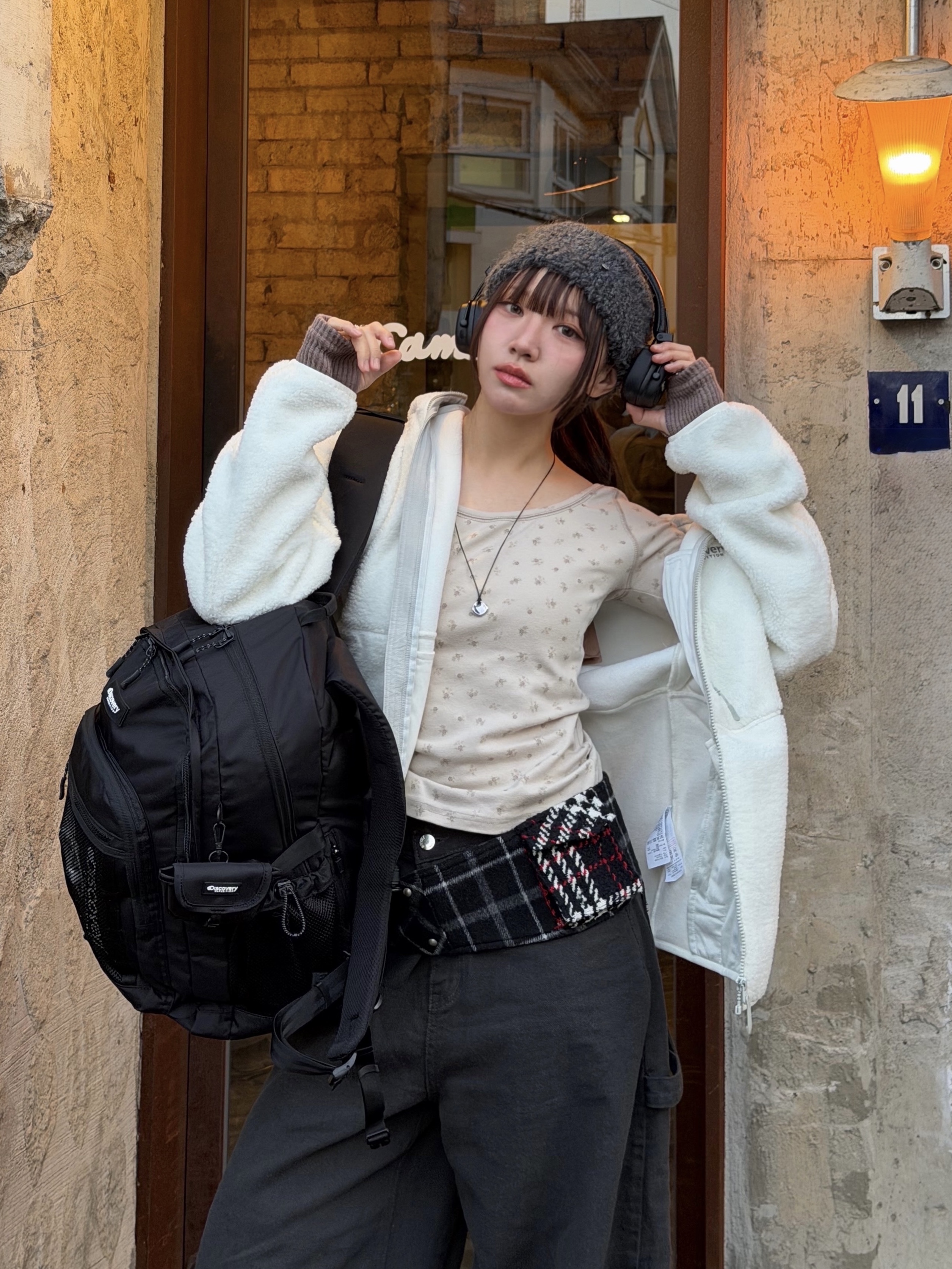 SOMSOC Halo Contrast Check Belt Charcoal, [7% 적립] Marshall Major V Black (Sovico AV Ver.) 착용 스타일 - 1