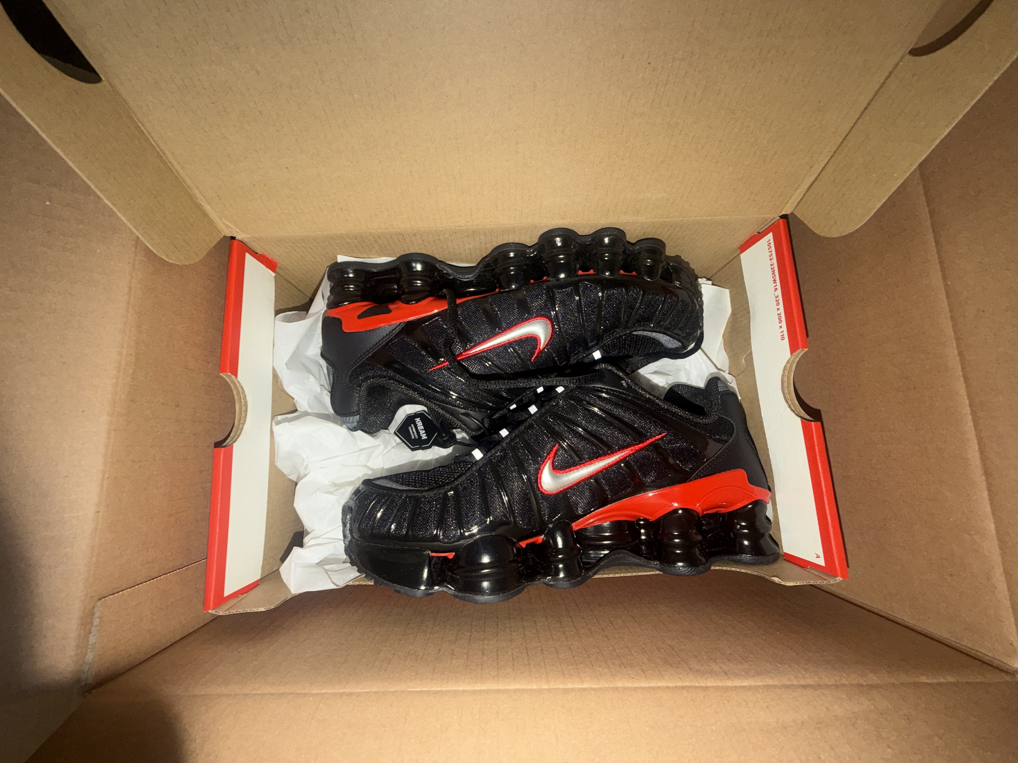 Nike Shox TL Black University Red 착용 스타일