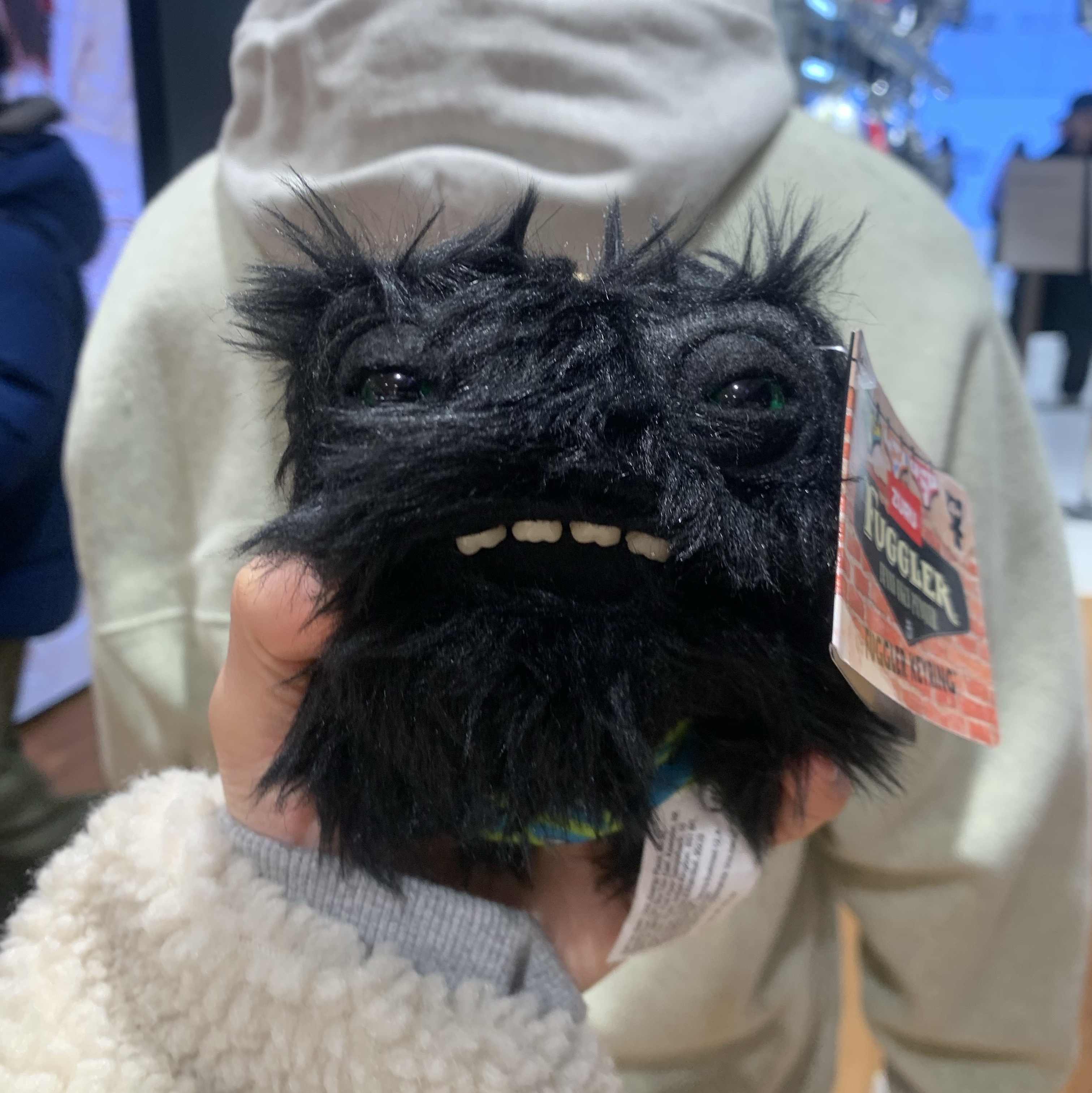 Fuggler Weirdo Keyring Black 착용 스타일