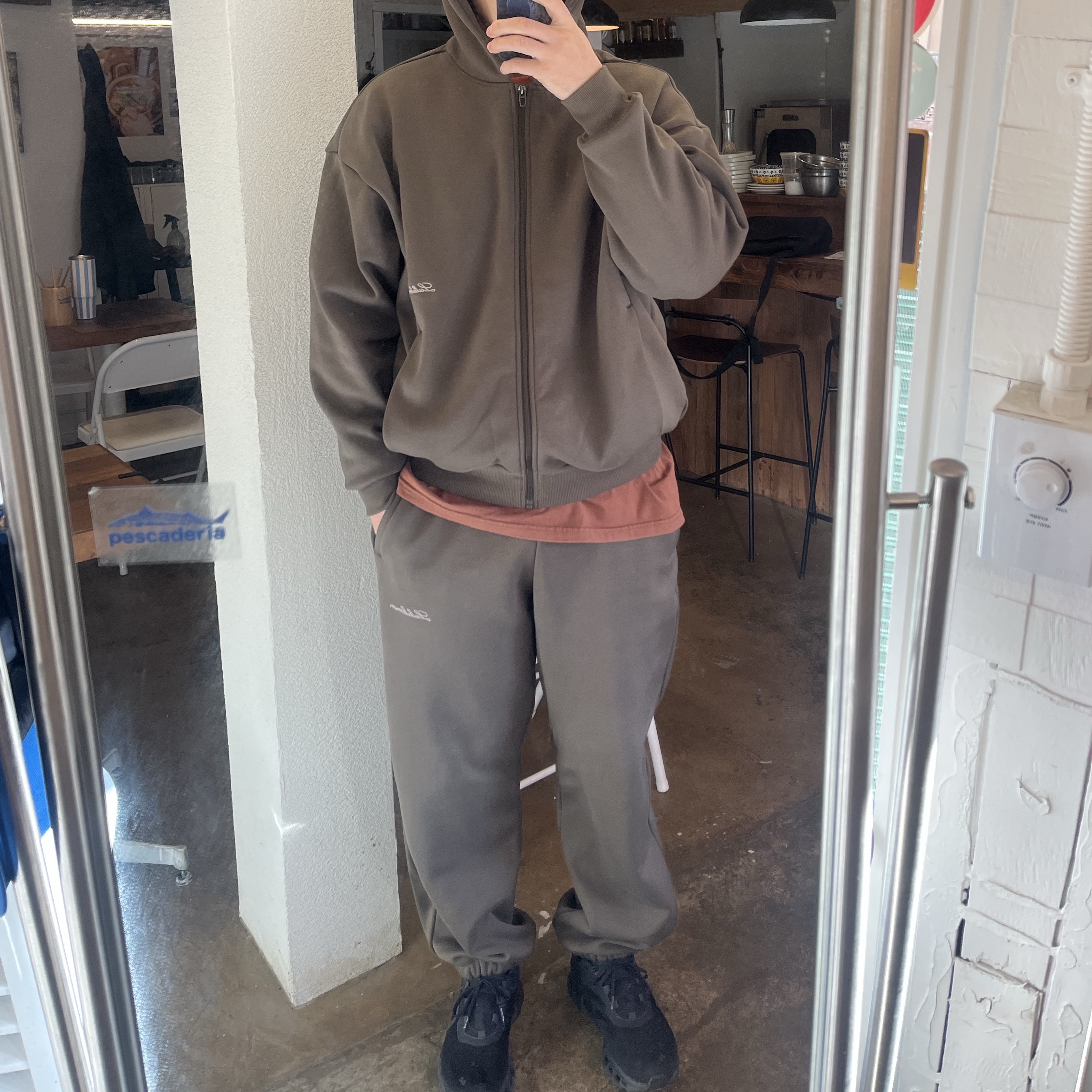 On Running Cloudmonster All Black 착용 스타일