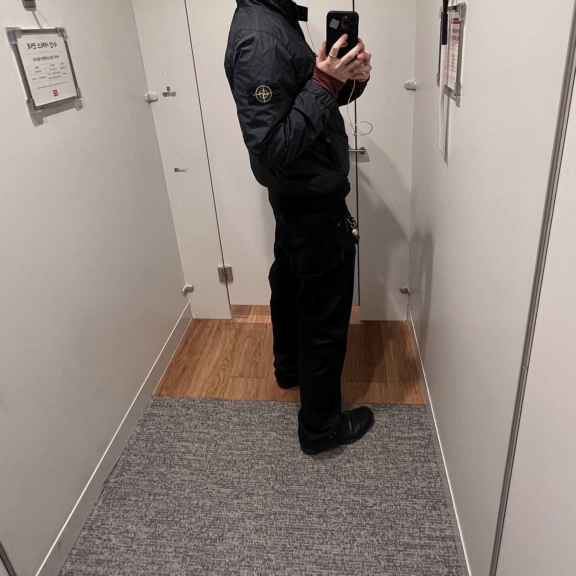 Stone Island 4100037 Crinkle Reps R-NY Wind Resistant Jacket Navy Blue - 25SS, Evisu Daicock Print Baggy Jeans #2000 Ecru 착용 스타일 - 1