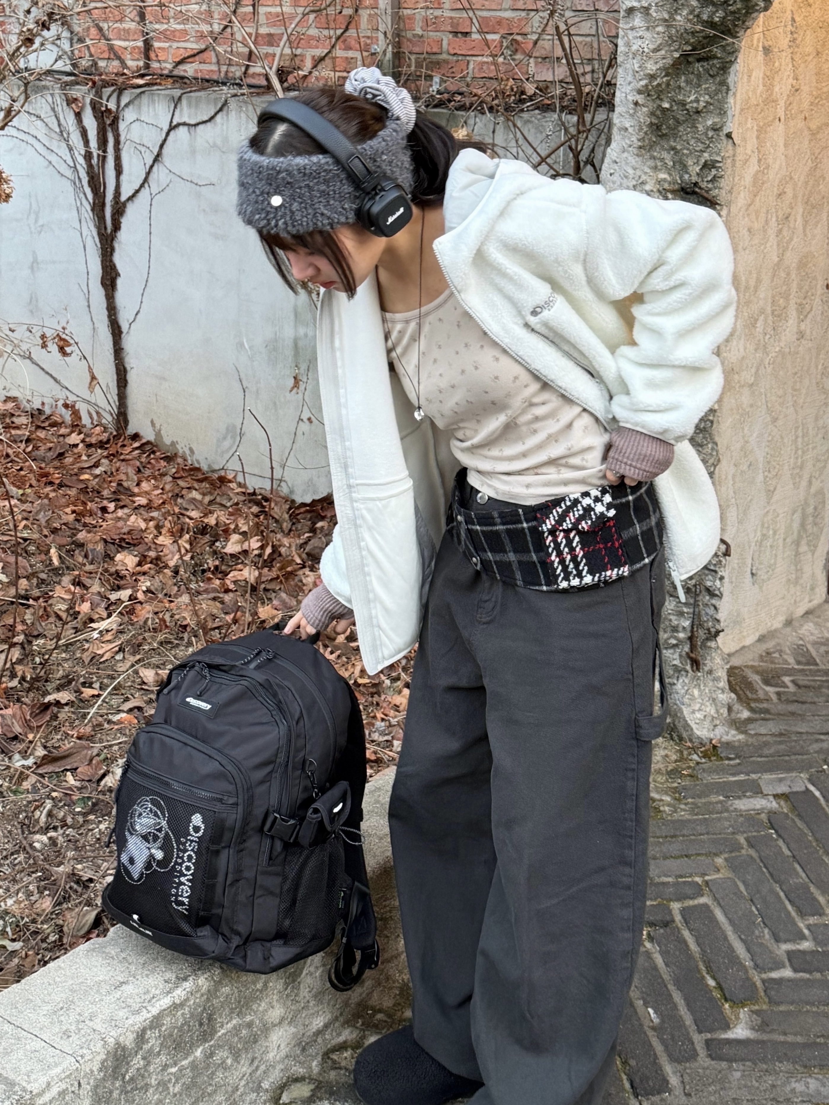 SOMSOC Halo Contrast Check Belt Charcoal, [7% 적립] Marshall Major V Black (Sovico AV Ver.) 착용 스타일 - 3