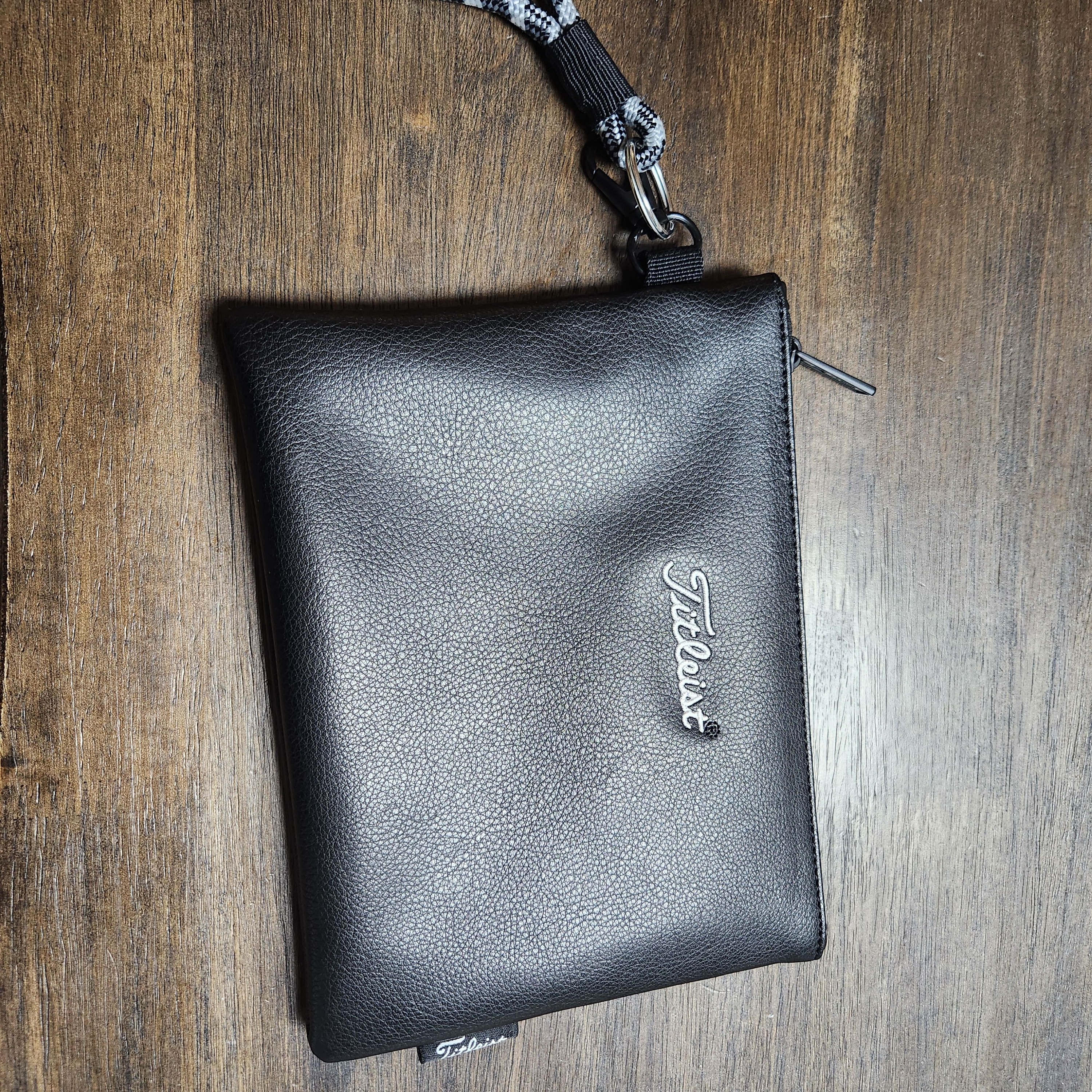 KAVU Rope Key Chain Blacksmoke 착용 스타일