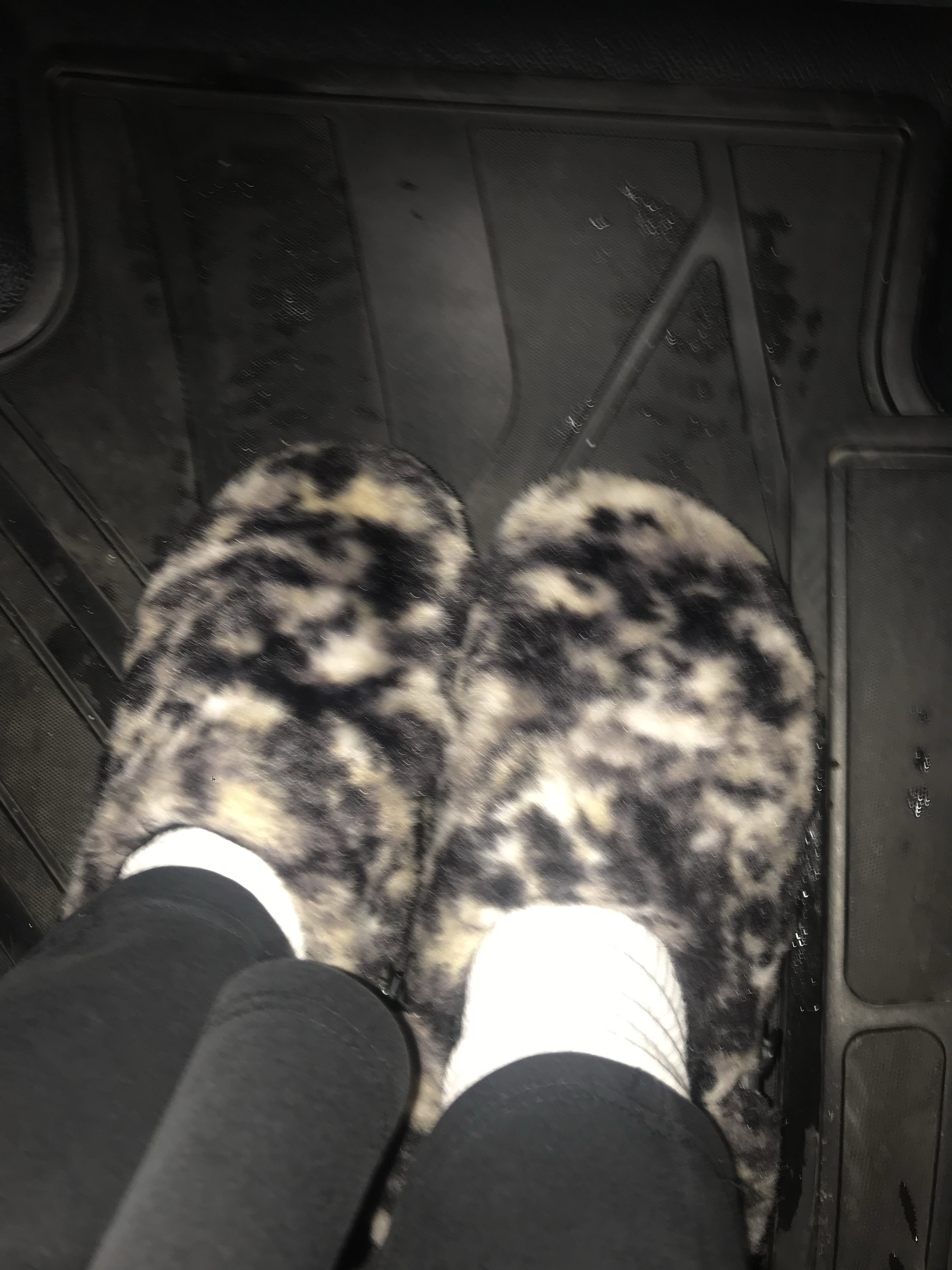 Crocs Classic Fur Sure Clog Black Multi 착용 스타일