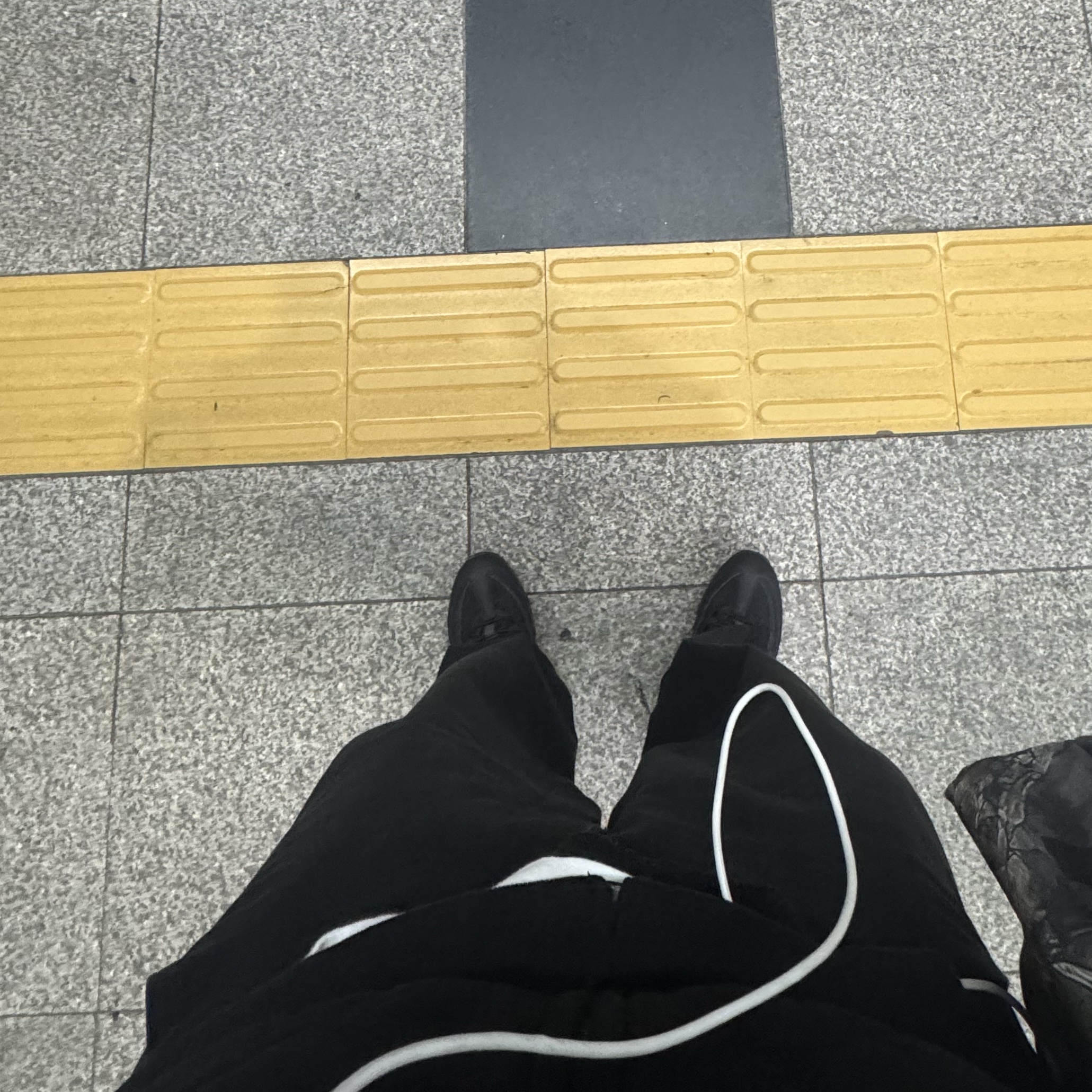 Supreme Quilted Zip Up Hooded Sweatshirt Black - 25FW, Supreme Stick T-Shirt White - 25FW 착용 스타일