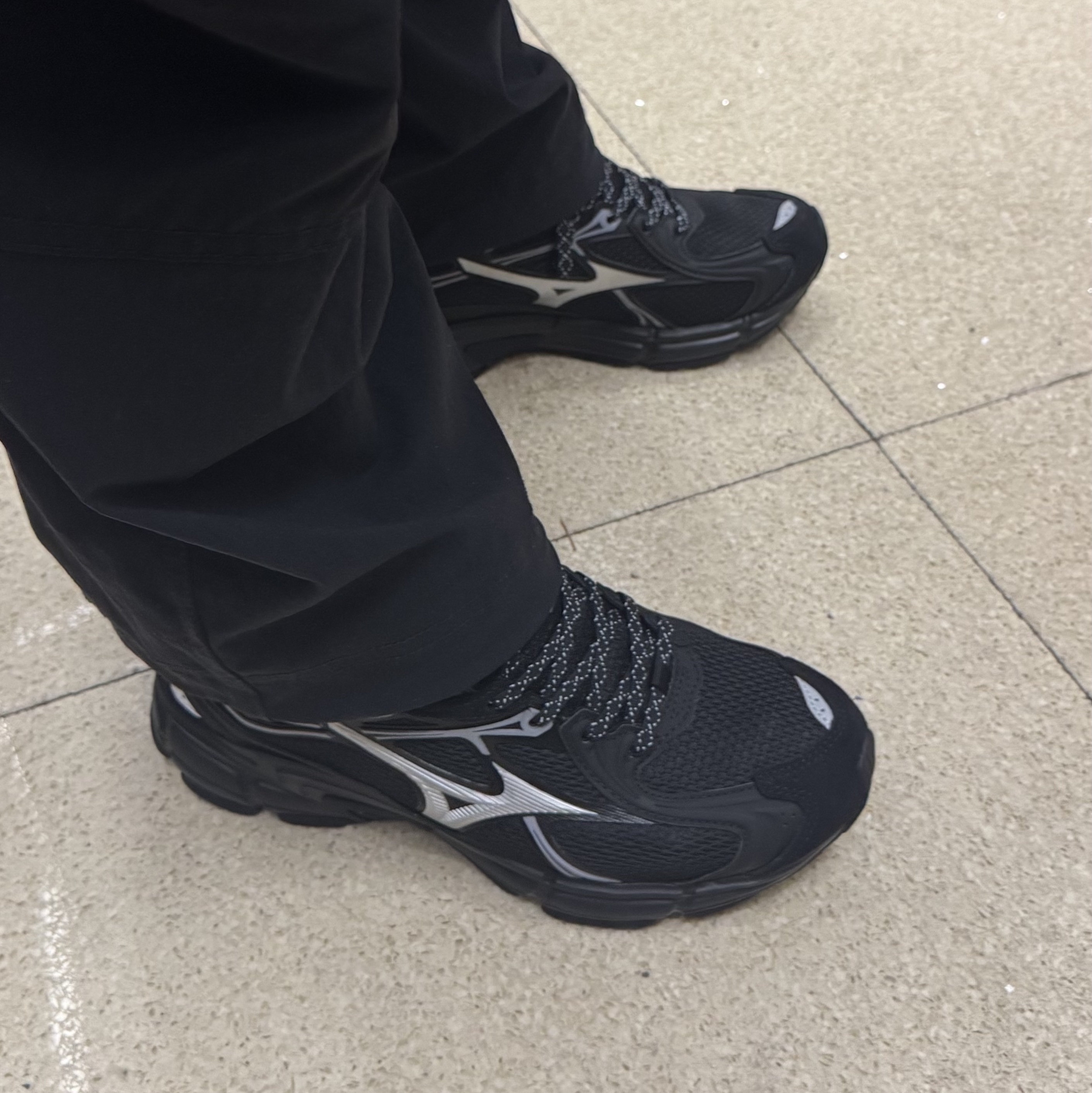 Mizuno Speed 10S Black White 착용 스타일