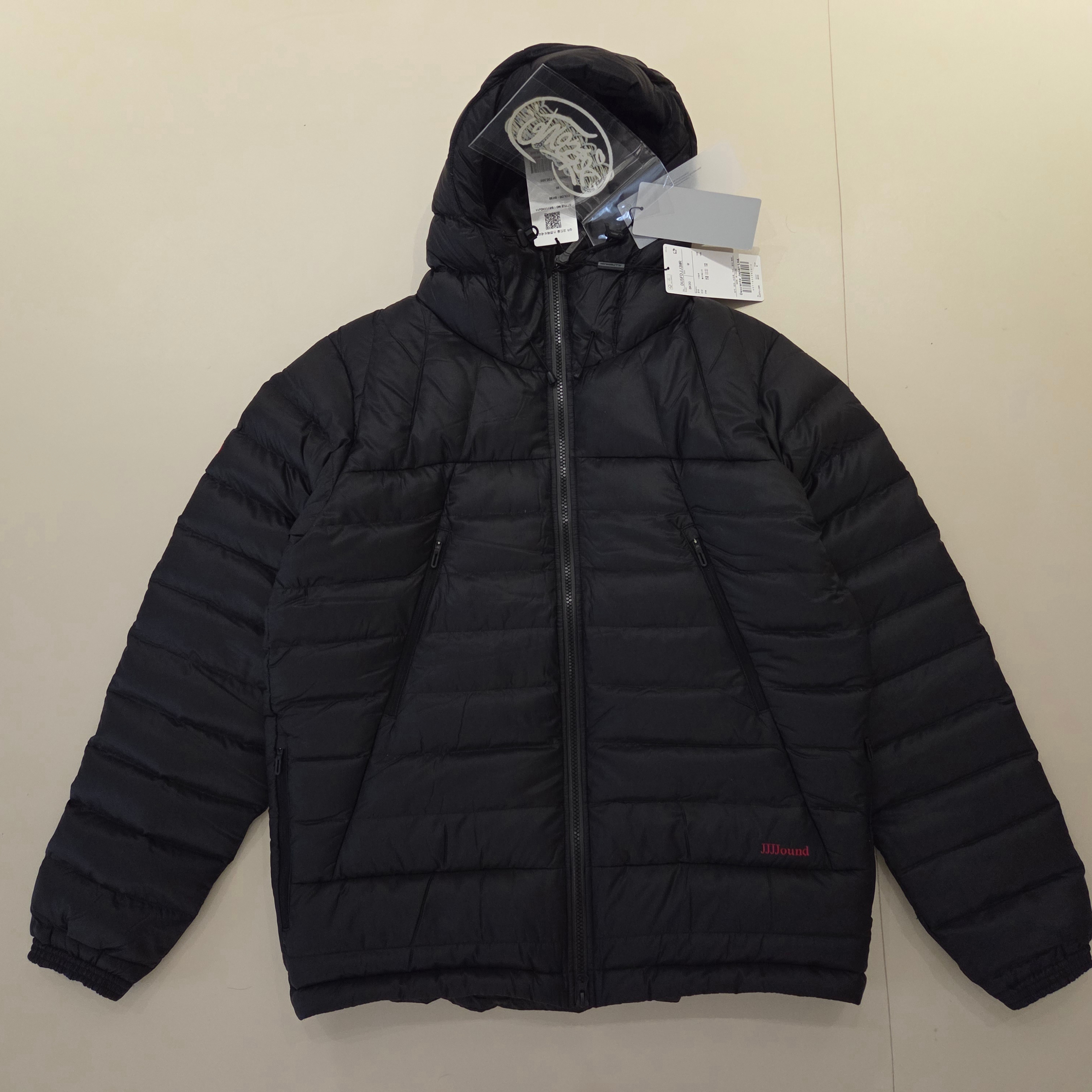 Descente Allterrain x JJJJound Down Jacket Black Charcoal 착용 스타일