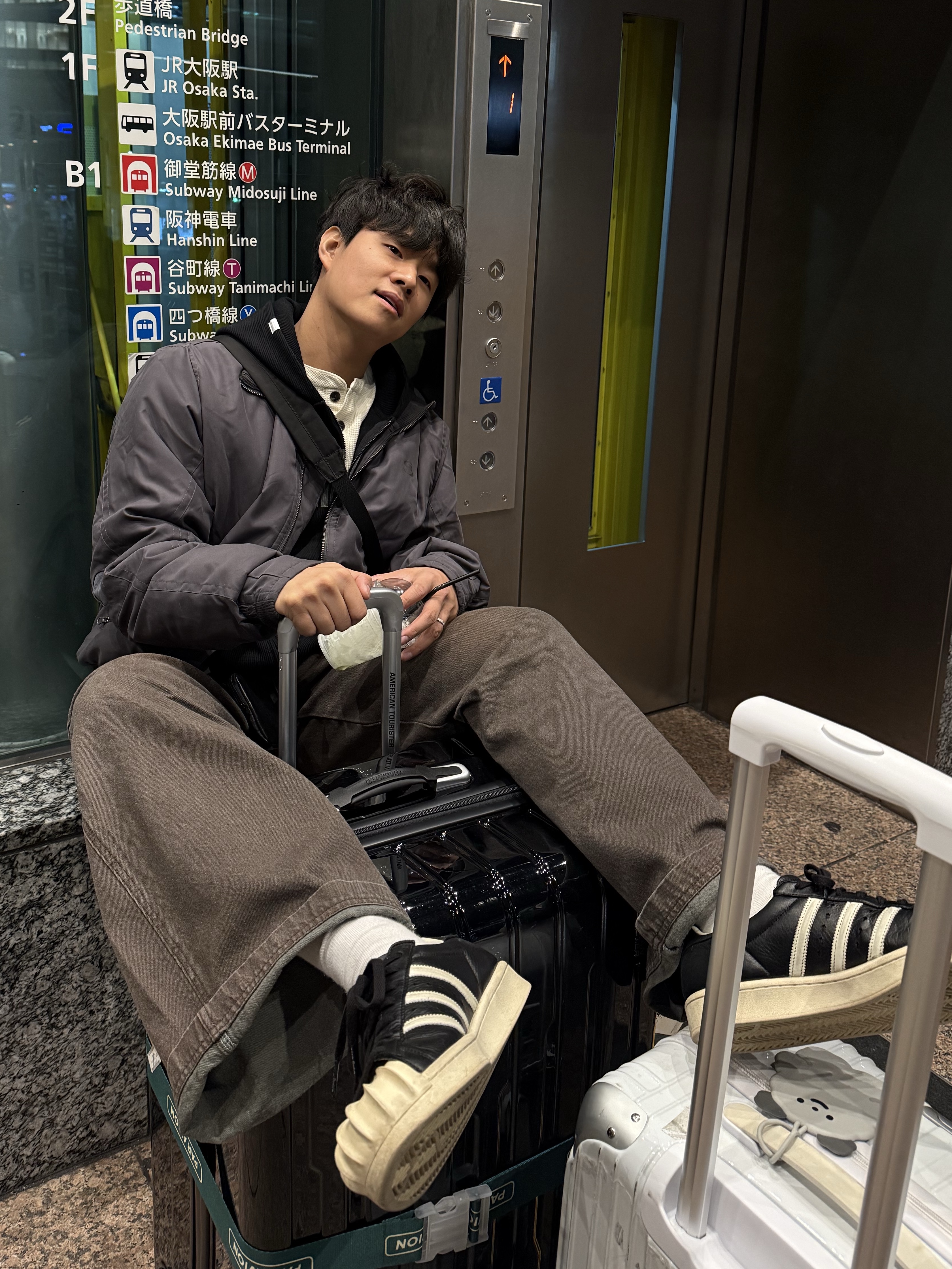 Sansan Gear Bomber Jacket Khaki, Adidas x Thug Club Superstar Vintage Core Black Cream White 착용 스타일 - 3