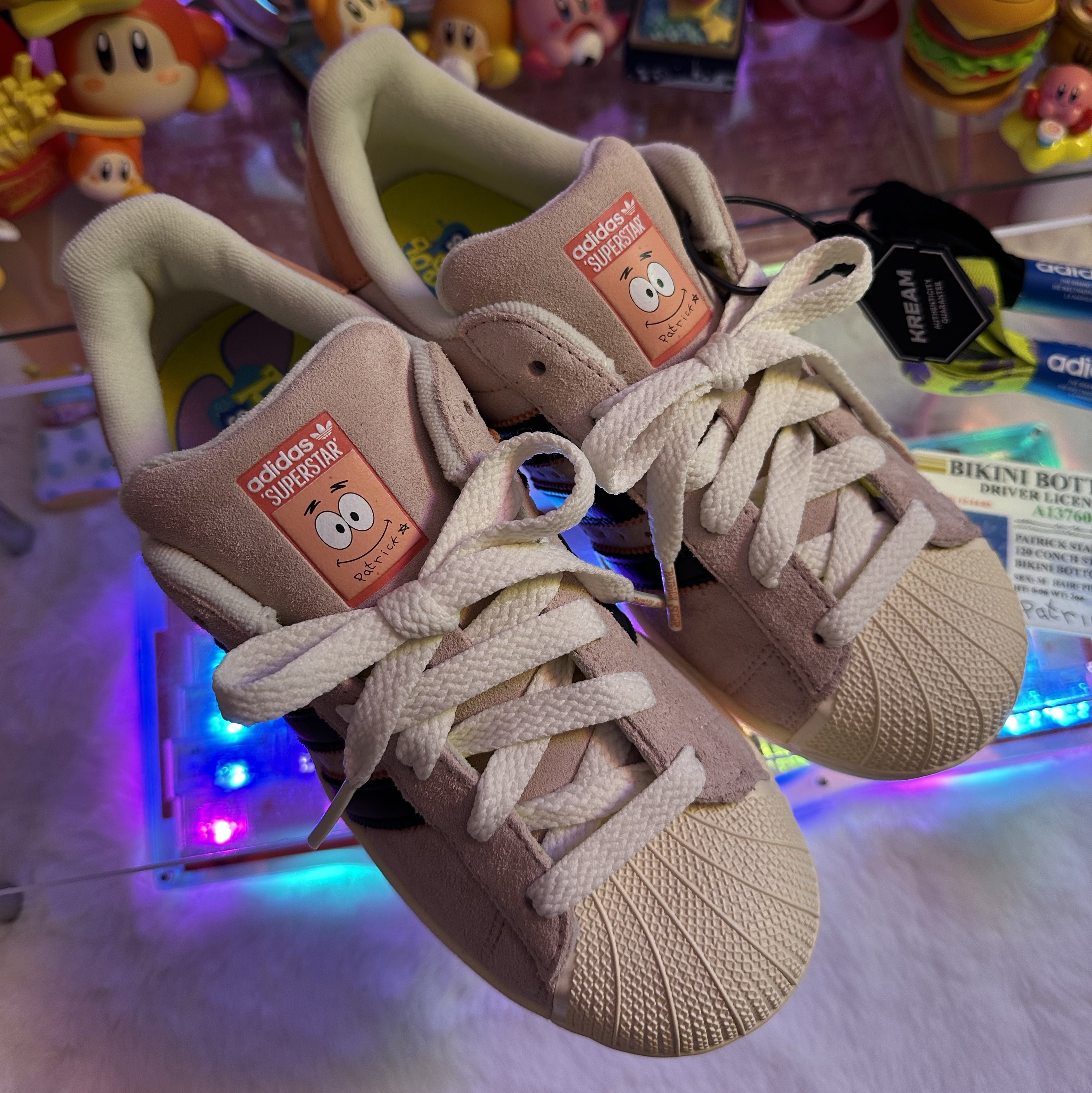 Adidas x Spongebob Patrick Superstar Black Core Black 착용 스타일 - 1