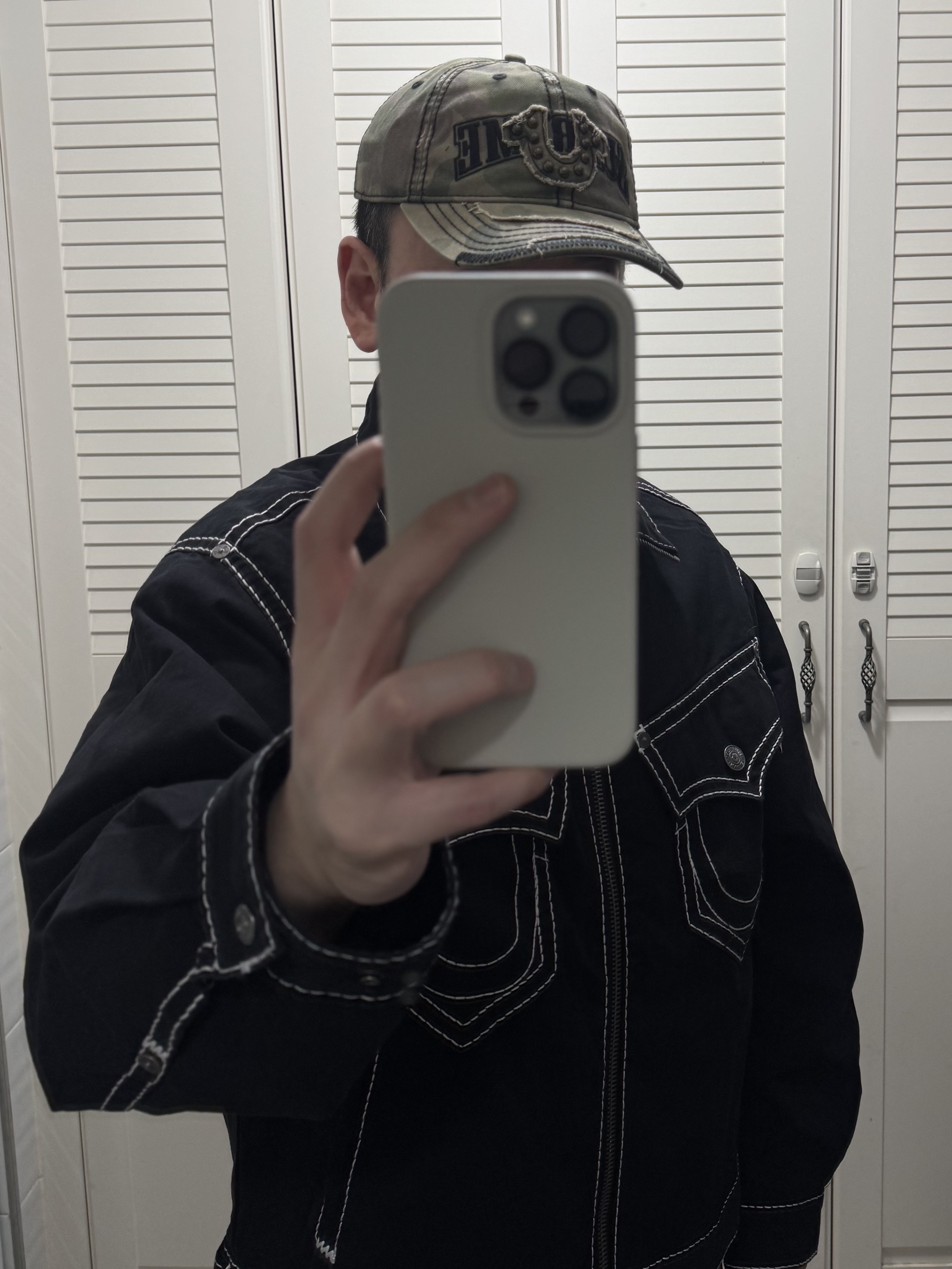Supreme x True Religion Mesh Back 6-Panel Olive Camo - 25FW, True Religion Arch Logo Crewneck Black 착용 스타일