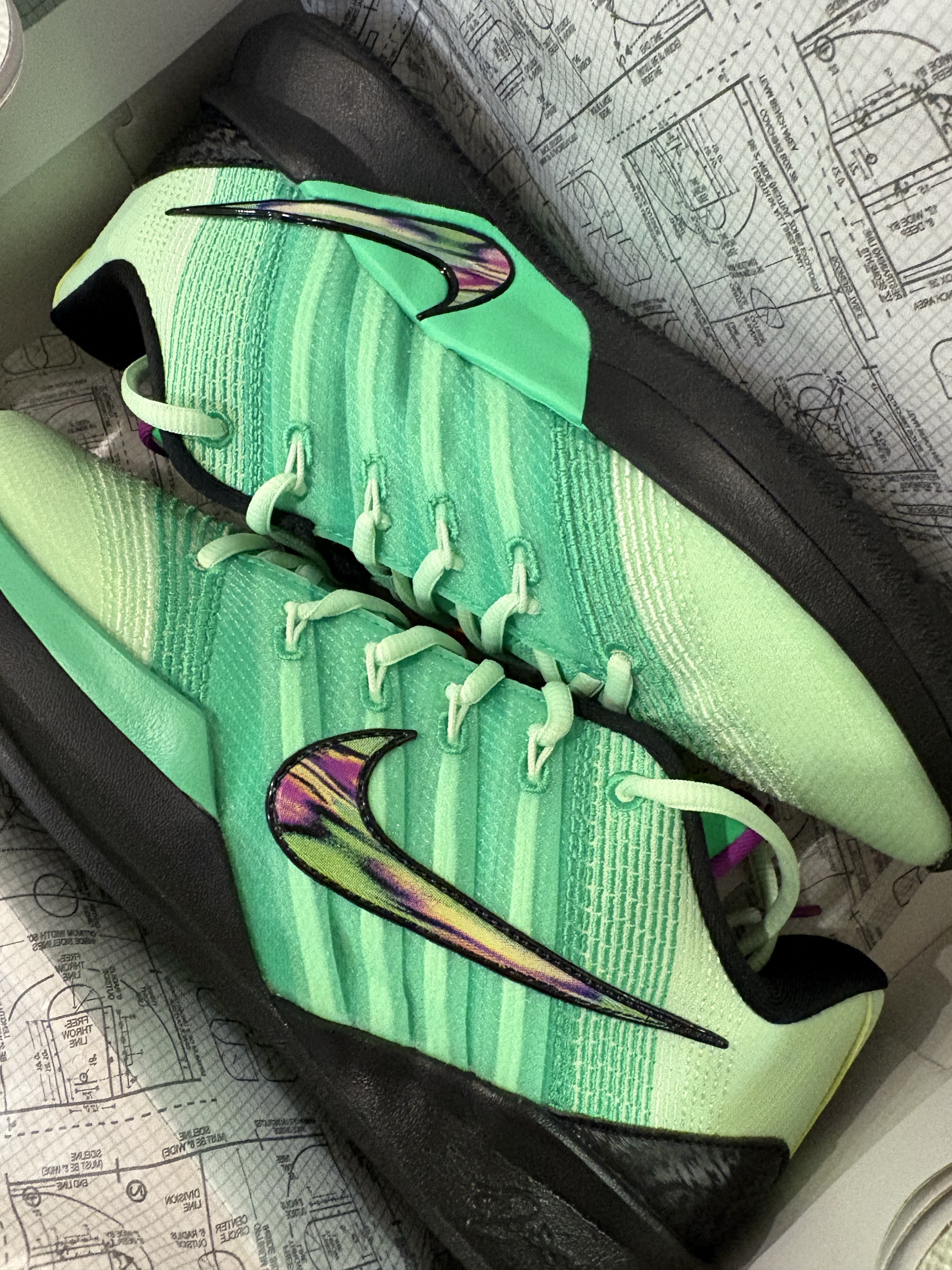 Nike Sabrina 3 EP Gamer Green Shock Vapor Green 착용 스타일 - 2
