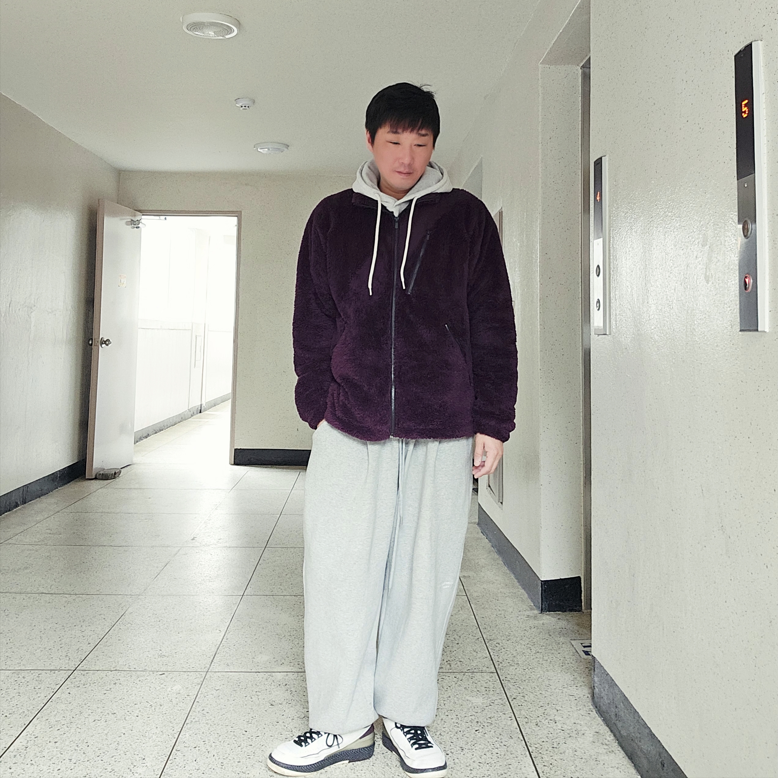 Jordan 2 x A Ma Maniere Retro SP Sail and Burgundy, Uniqlo x Needles Fleece Oversized Cardigan Purple - KR 착용 스타일 - 1