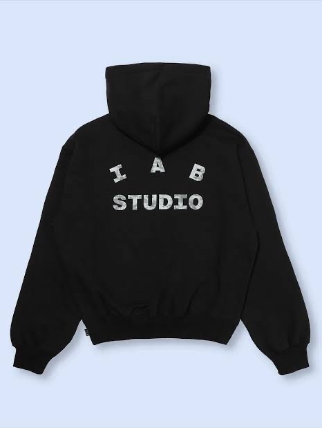 IAB Studio IAB Camo Logo Hoodie Black, Nike x Patta x FC Barcelona Solo Swoosh Hoodie Culers del Món (FD4147-010) 착용 스타일 - 2