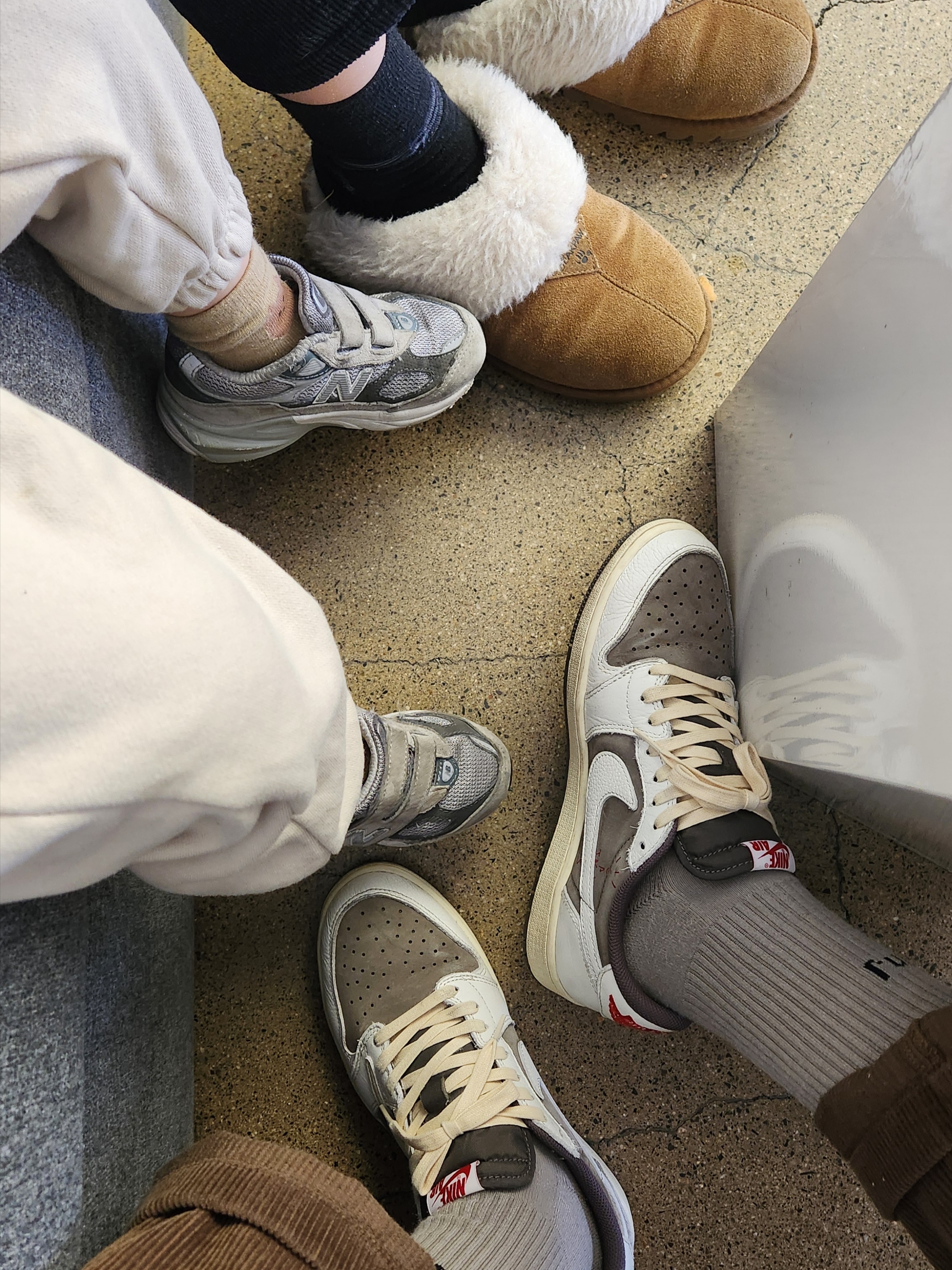Sony WH-1000XM6 Midnight Blue (Korean Ver.), Jordan 1 x Travis Scott Retro Low OG SP Sail and Ridgerock 착용 스타일 - 4