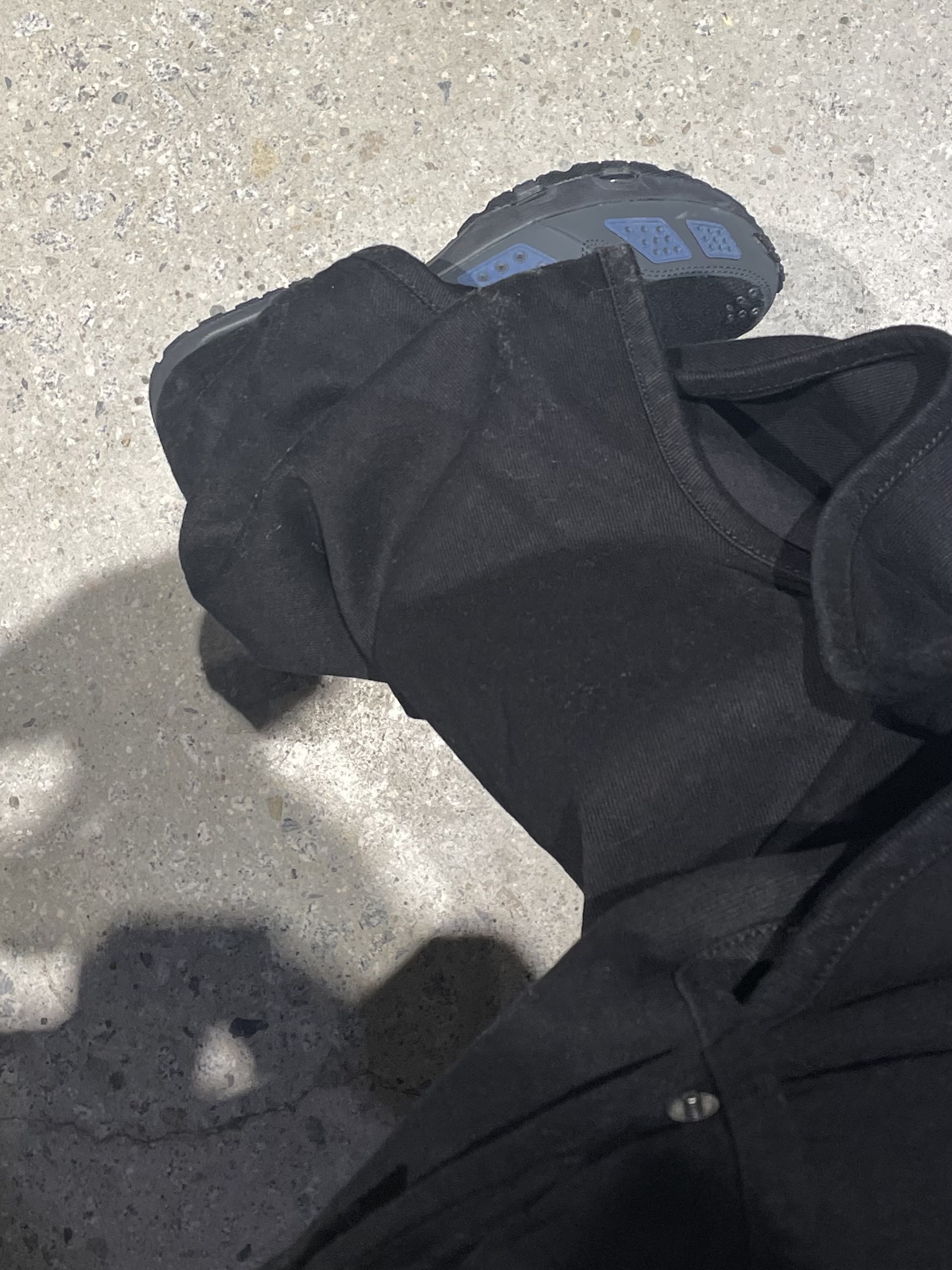 (W) Nike Air Max SNDR Gore-Tex Black and Dark Smoke Grey, Sansan Gear Cotton Wave Pants Black 착용 스타일