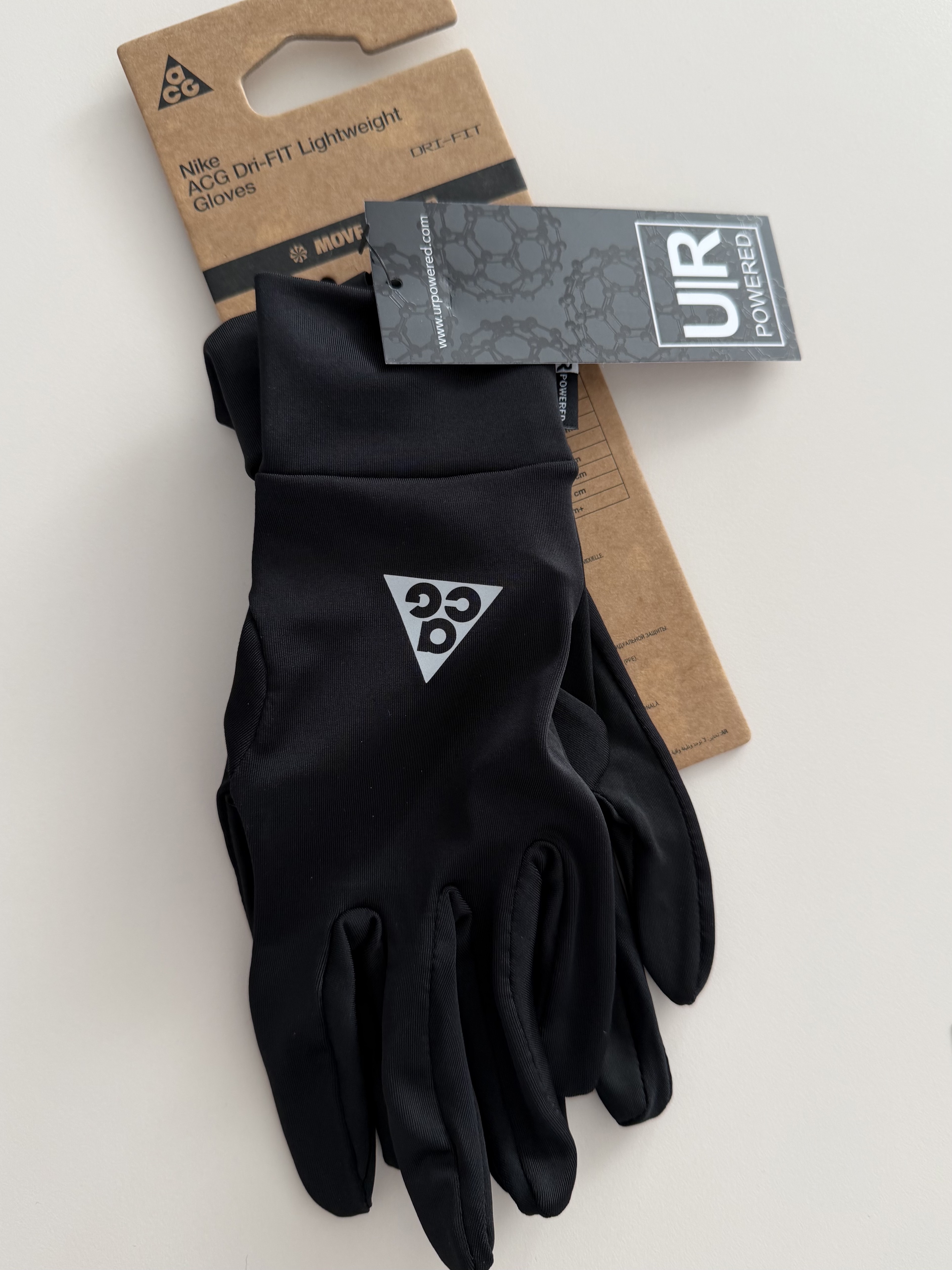 Nike ACG Dri-Fit Lightweight Gloves Black Silver 착용 스타일