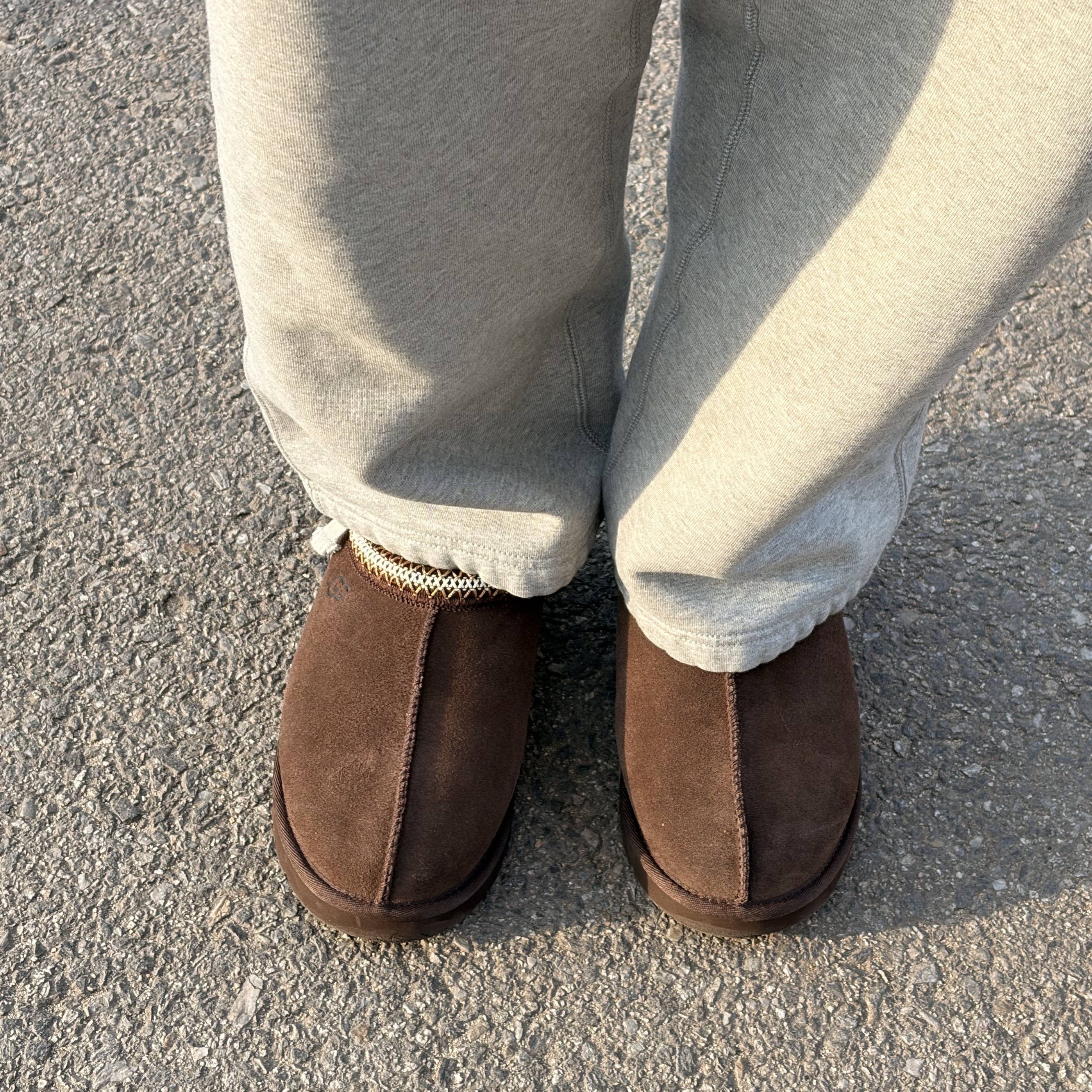 UGG Tasman II Slipper Dusted Cocoa 착용 스타일