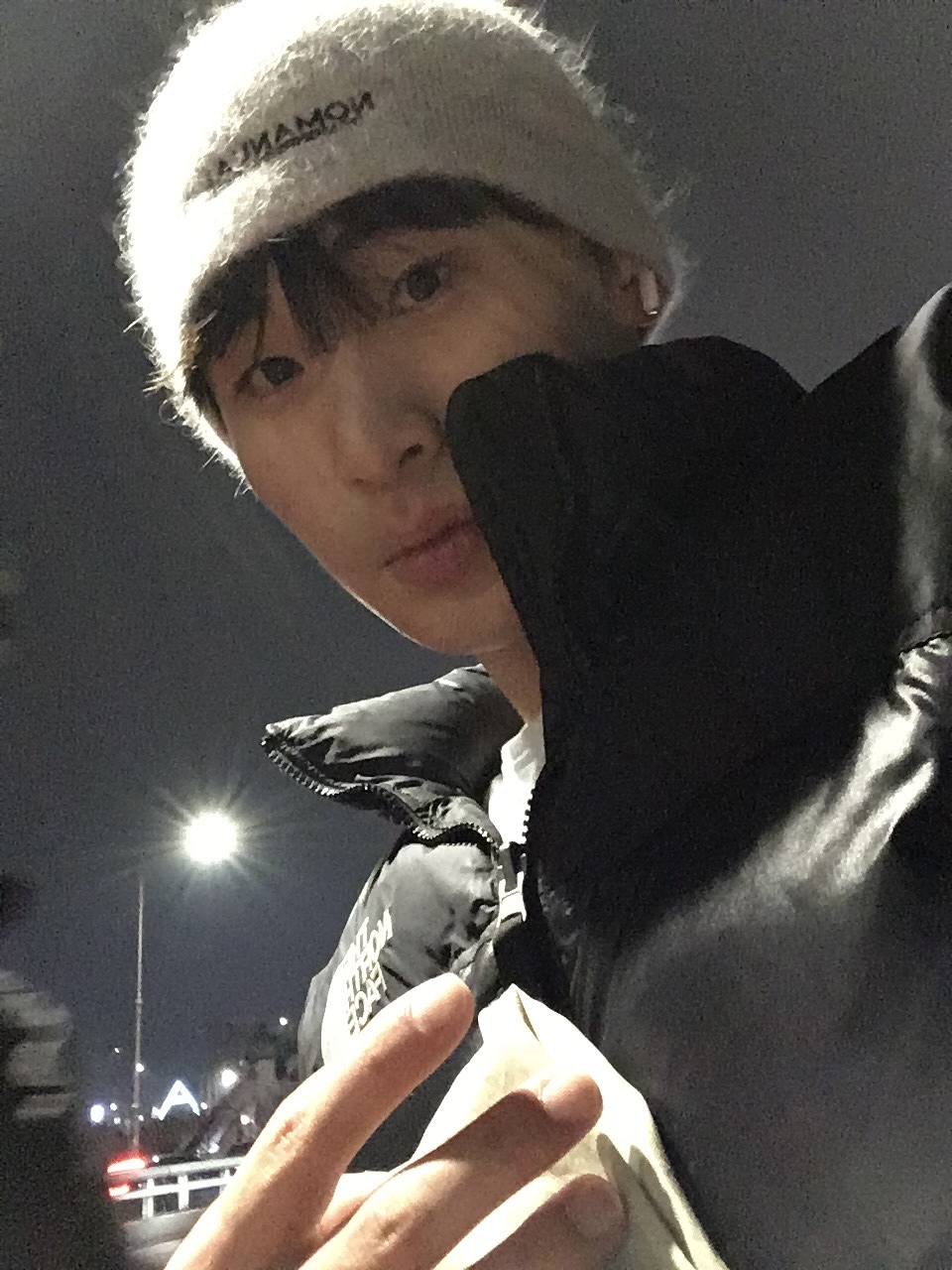 NOMANUAL NM Hairy Beanie Light Gray 착용 스타일