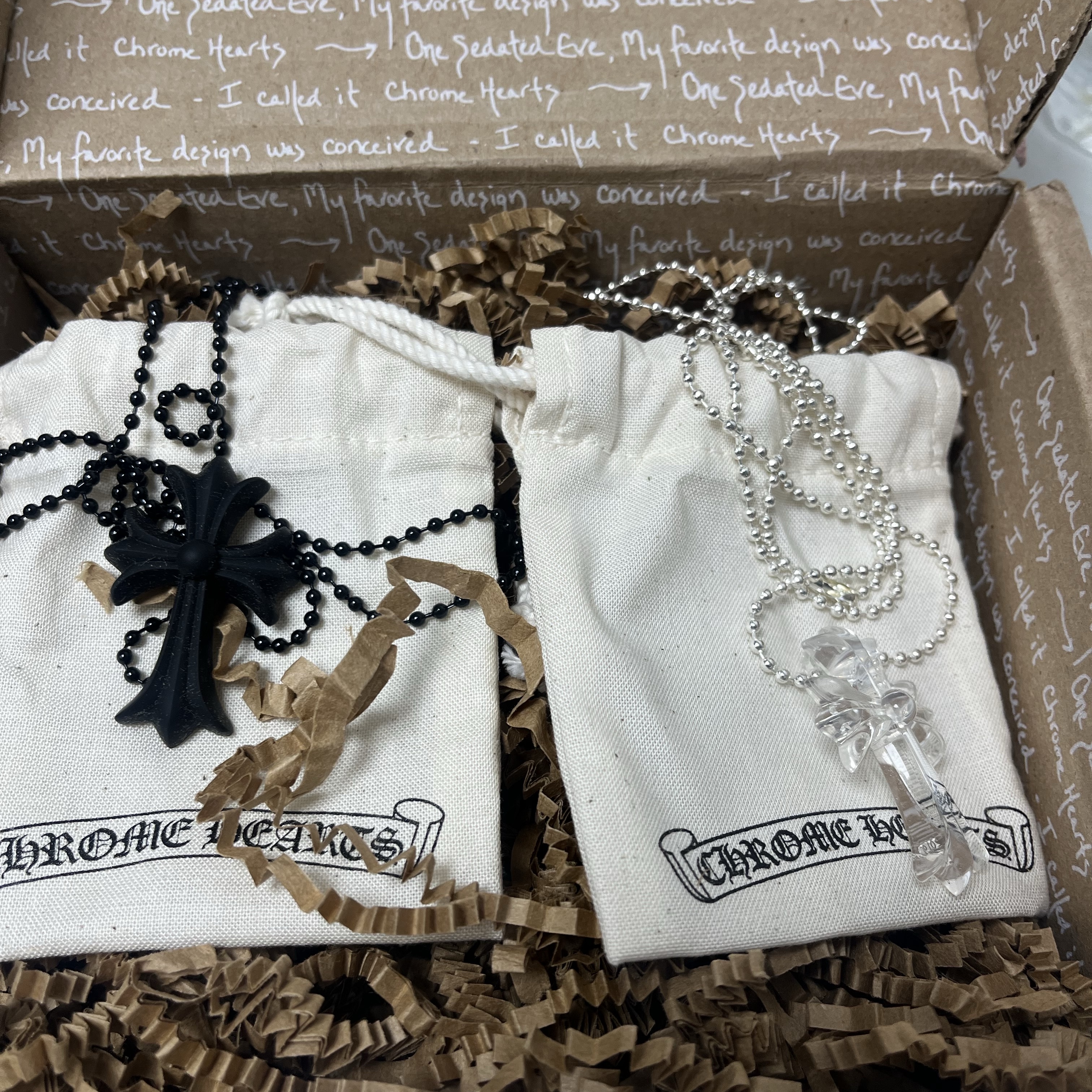 Chrome Hearts Silichrome CH Cross Pendant Black 2022/2023/2025, Chrome Hearts Silichrome CH Cross Pendant Clear 2025 착용 스타일