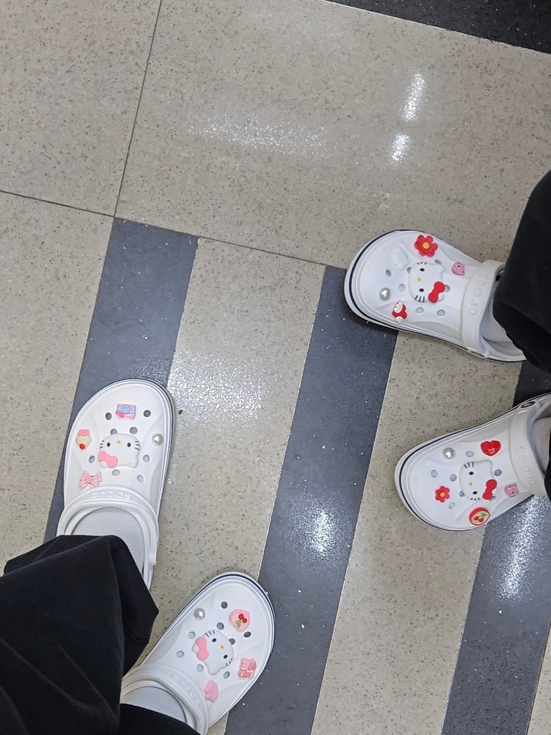 Crocs Bayaband Clog White Navy 착용 스타일