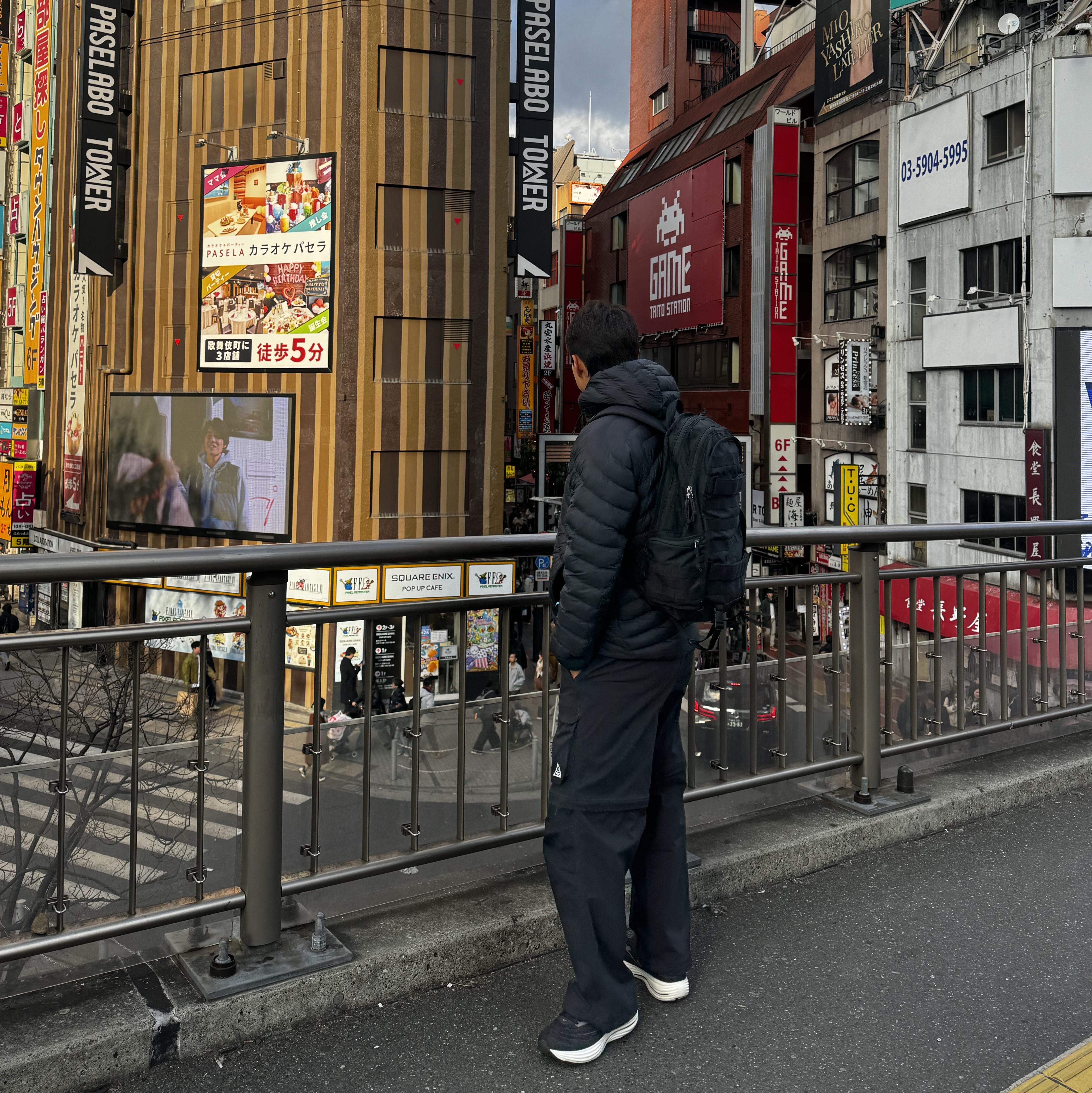 Nike ACG Smith Summit Zip Cargo Pants Black Anthracite - Asia, Nike ACG Lava Flow Therma-Fit ADV Jacket Black Summit White - Asia 착용 스타일 - 2