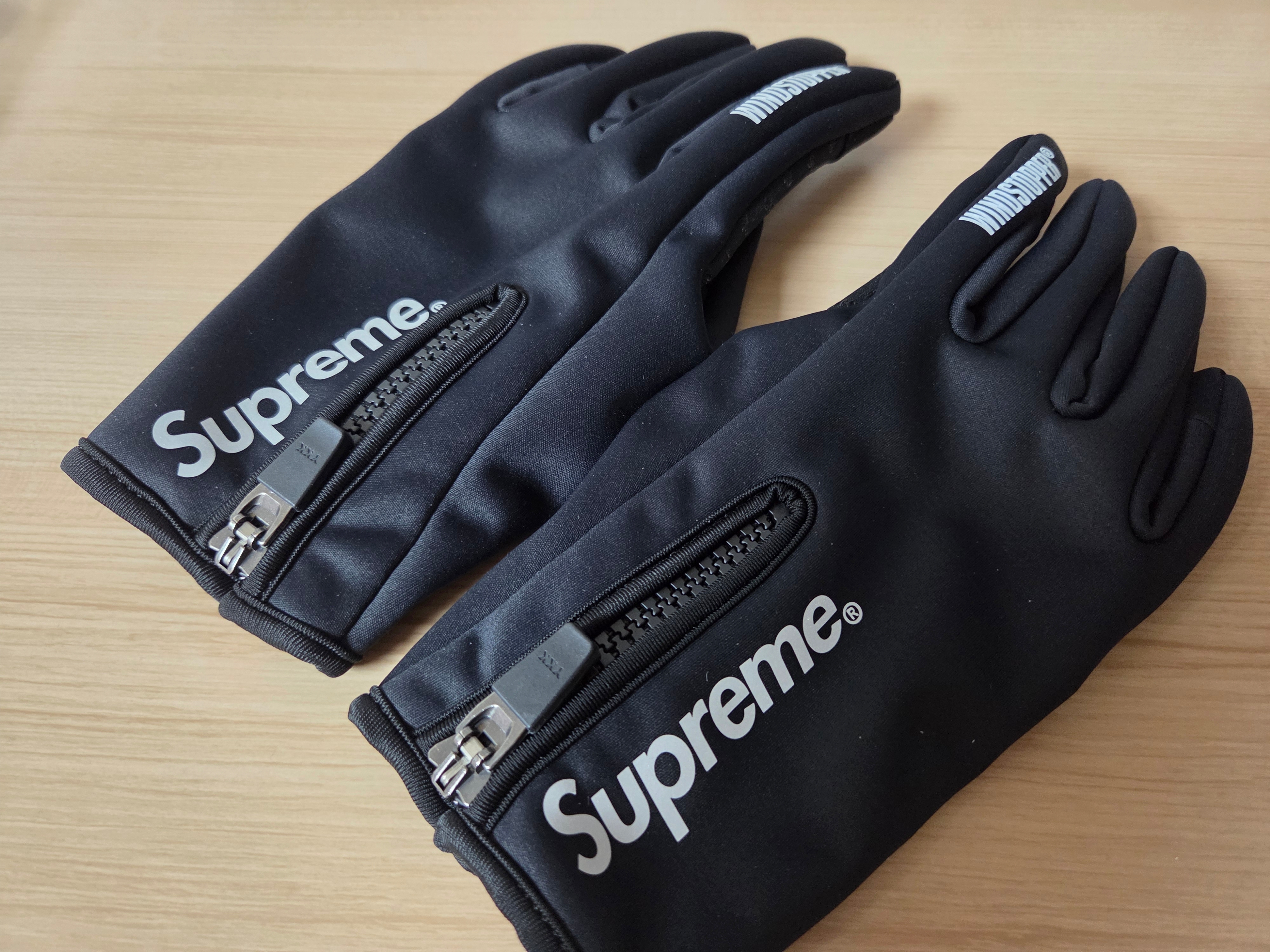 Supreme Windstopper Zip Gloves Black - 25FW 착용 스타일 - 1