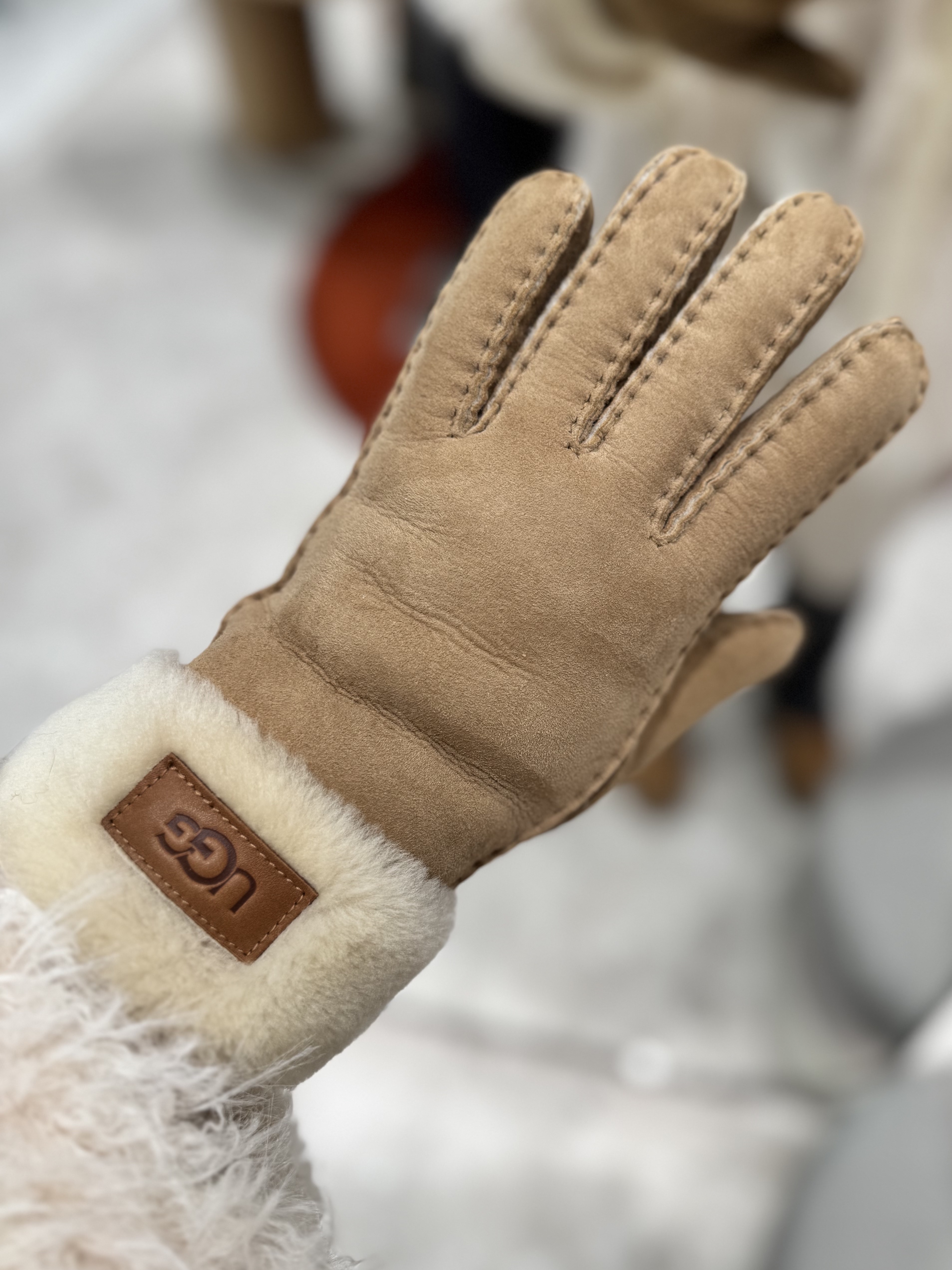 (W) UGG Embroidered Logo Earmuff Chestnut, (W) UGG Sheepskin Tasman Earmuff Chestnut 착용 스타일 - 4