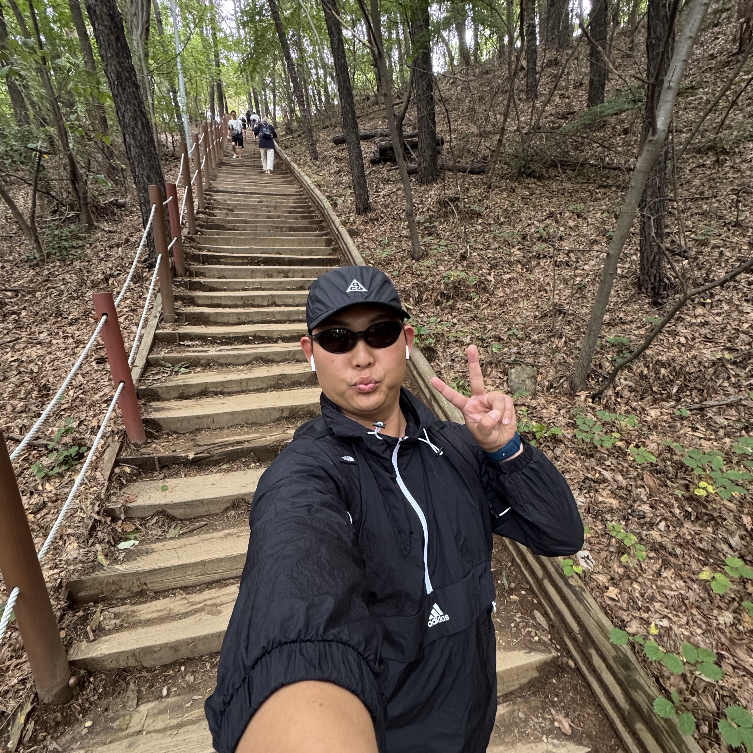 Nike ACG Trail Cap Black, Oakley Eye Jacket Redux Matte Black Frame Prizm Grey Lenses High Bridge Fit 착용 스타일 - 1