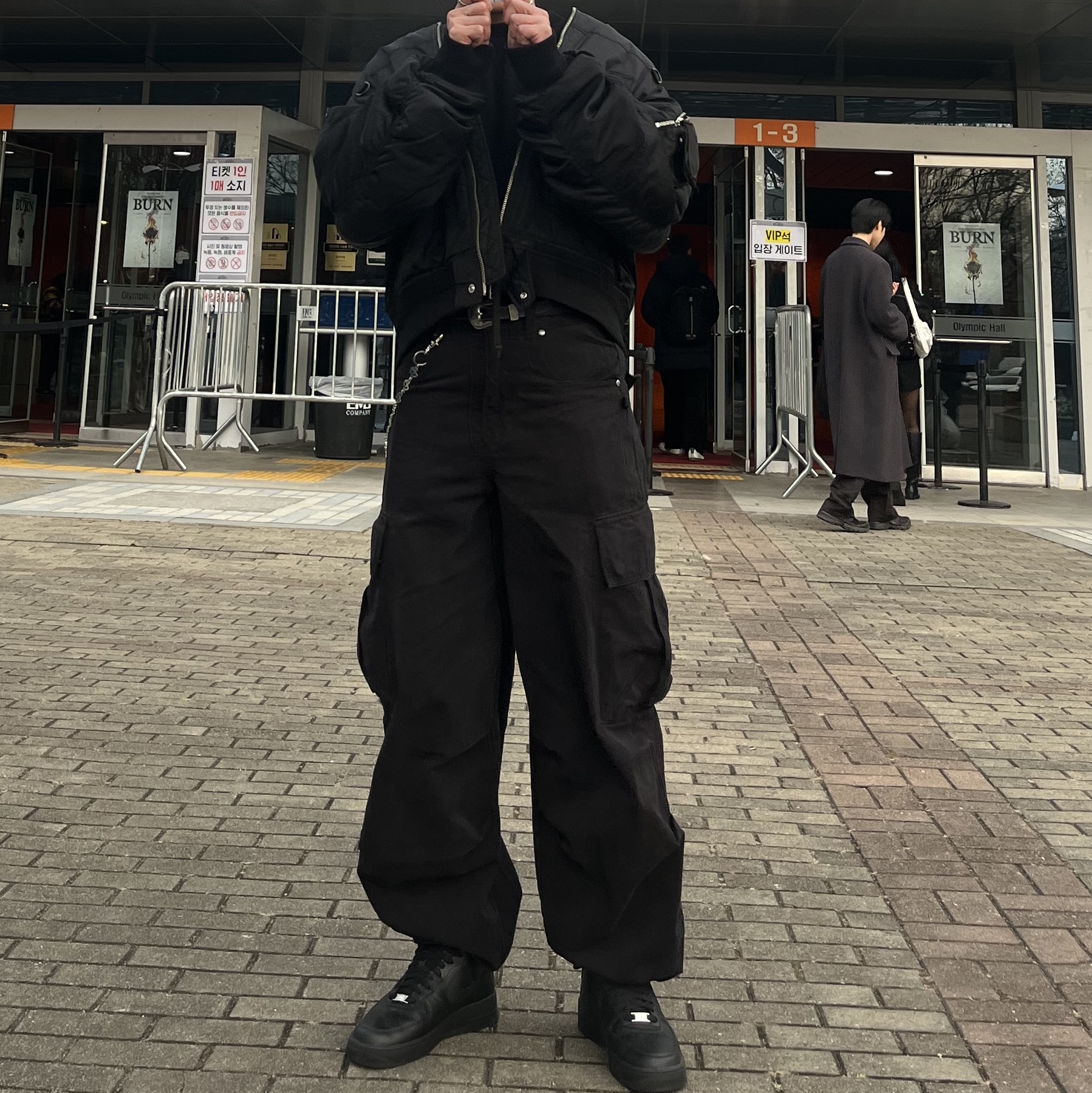 Nike Air Force 1 '07 Low Triple Black, NOMANUAL Symbol Belt Chain 착용 스타일