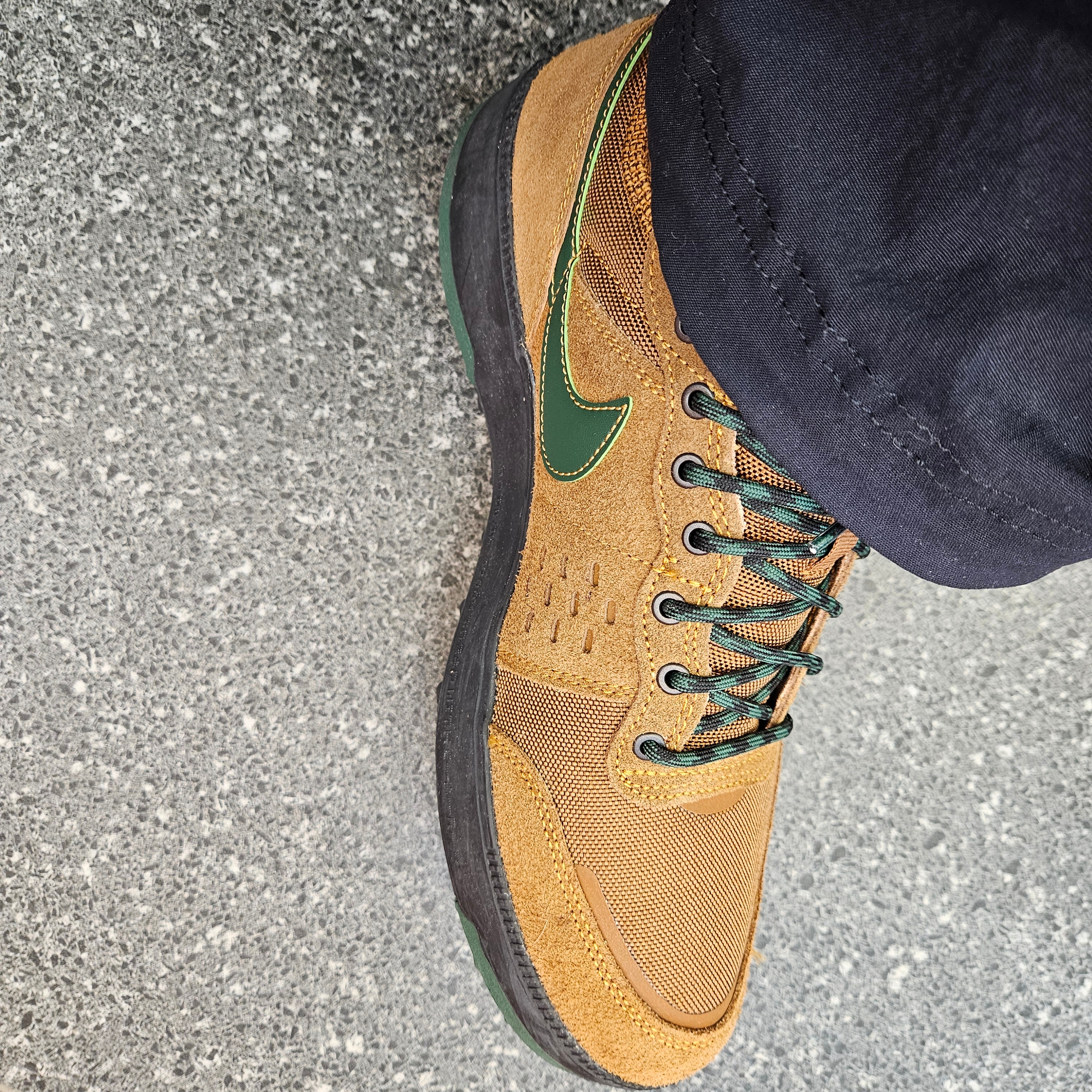Nike C1TY Premium Cordura Light British Tan Black 착용 스타일