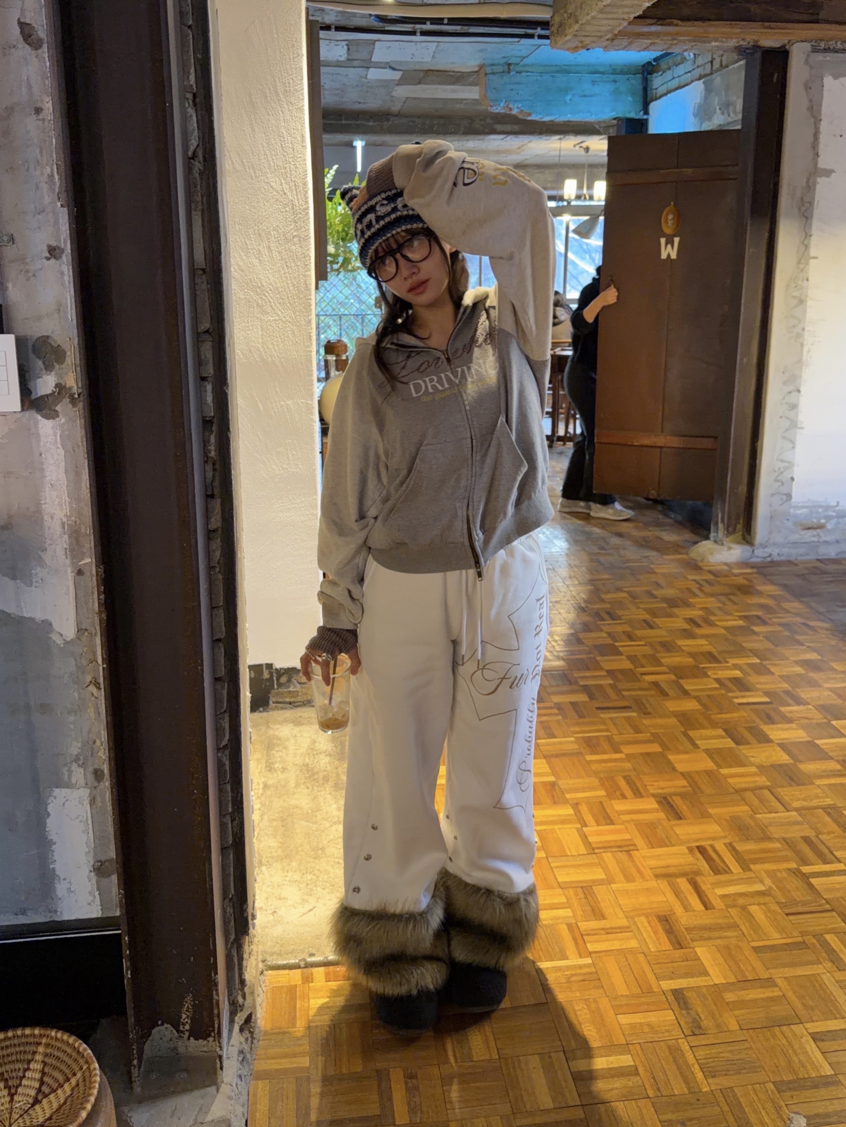 Grailz Lowkey Dirty Zip Hoodie Oatmeal 착용 스타일 - 1