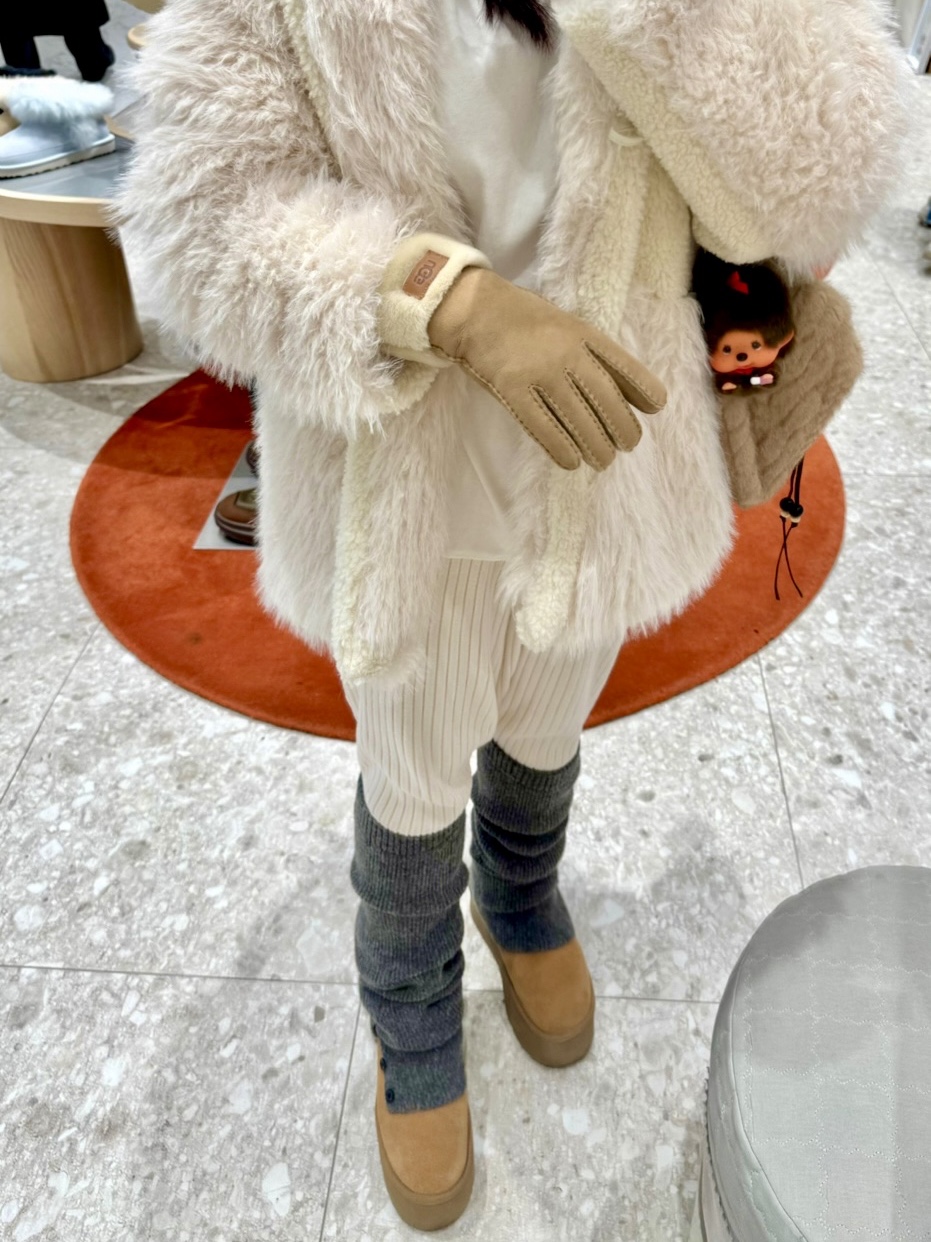 (W) UGG Embroidered Logo Earmuff Chestnut, (W) UGG Sheepskin Tasman Earmuff Chestnut 착용 스타일 - 3