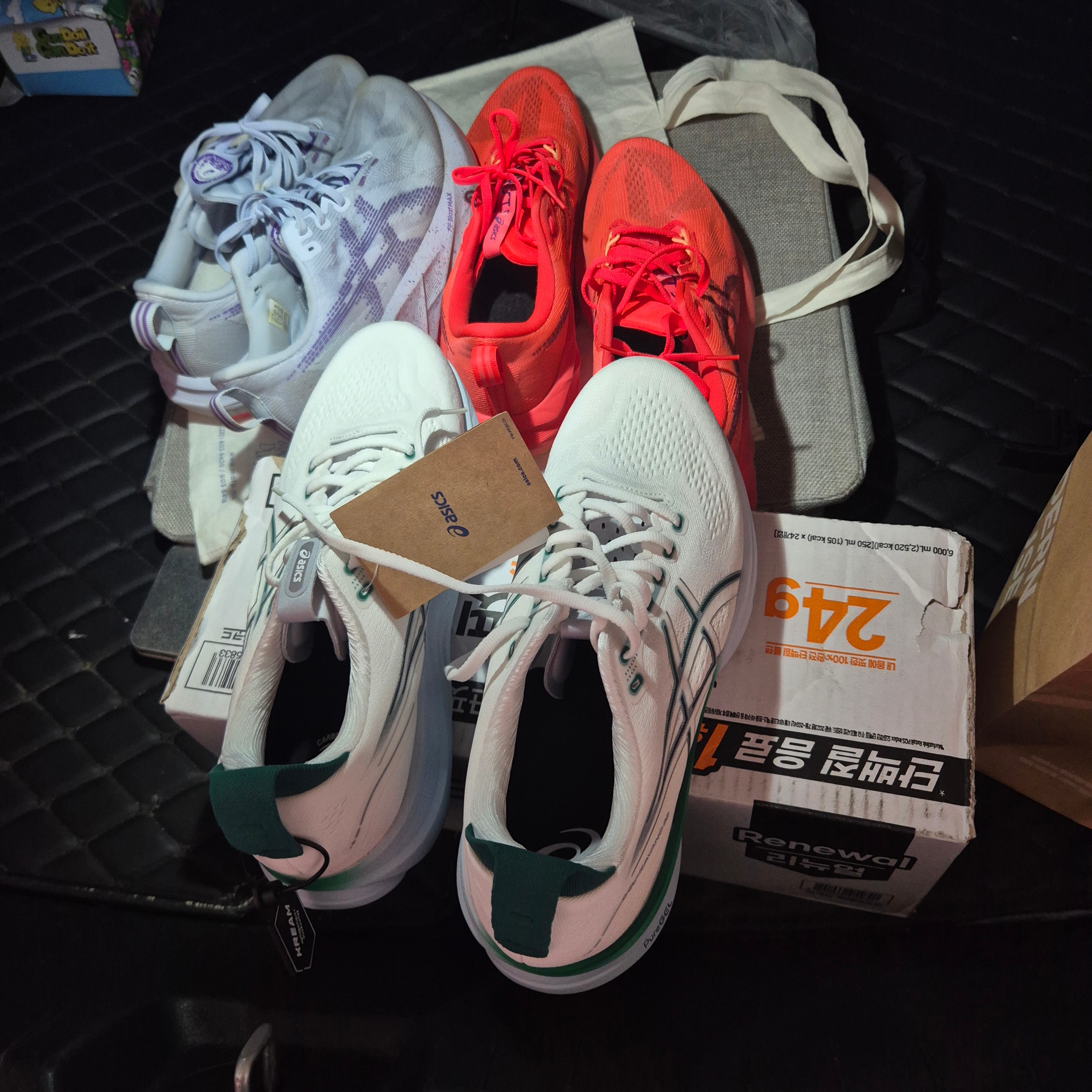 Asics Gel-Kayano 32 White Jasper Green - D Standard, Asics Novablast 5 Flash Red Edo Purple 착용 스타일 - 1