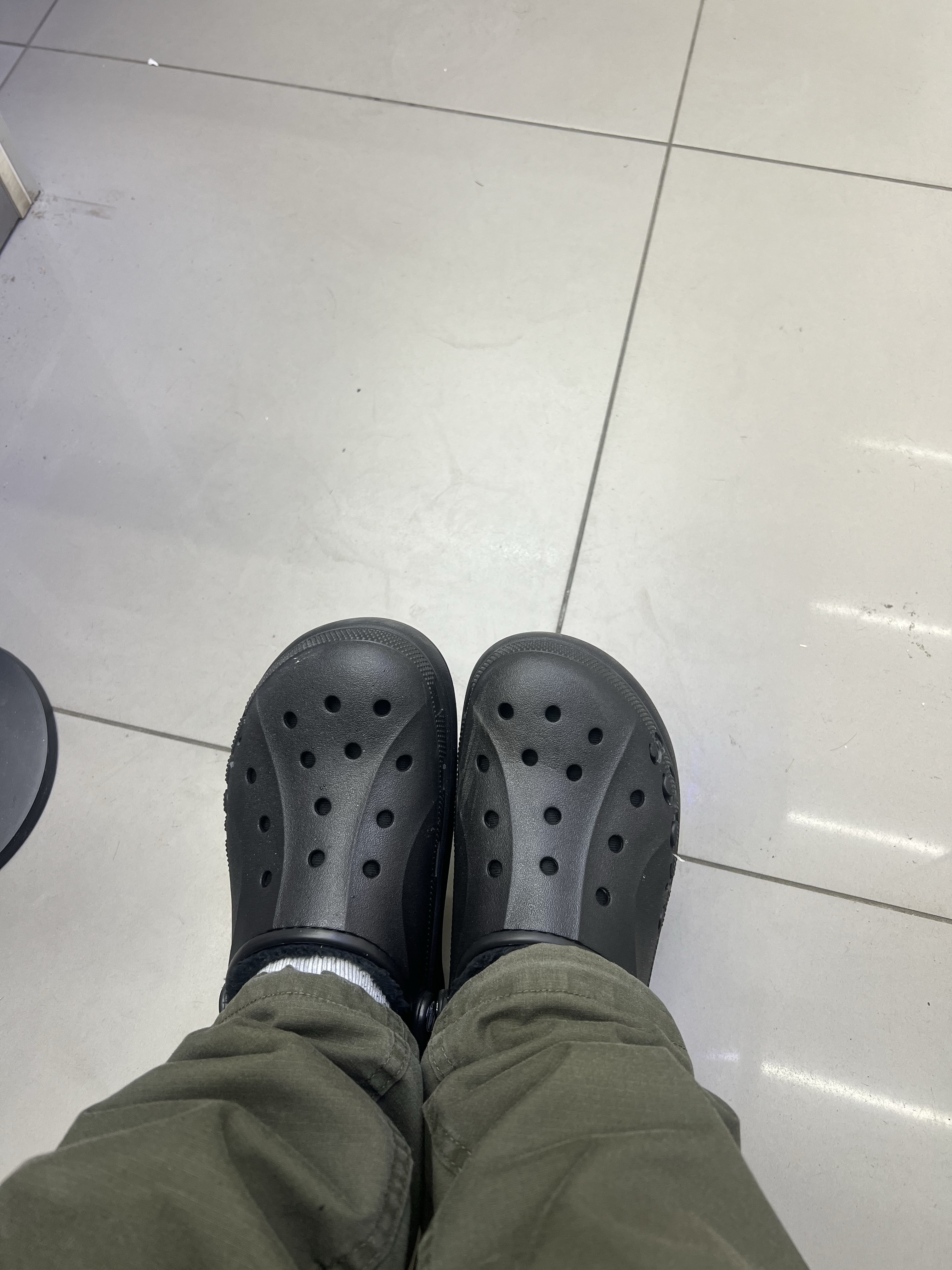 (W) Crocs Baya Platform Lined Clog Winter Black 착용 스타일 - 2