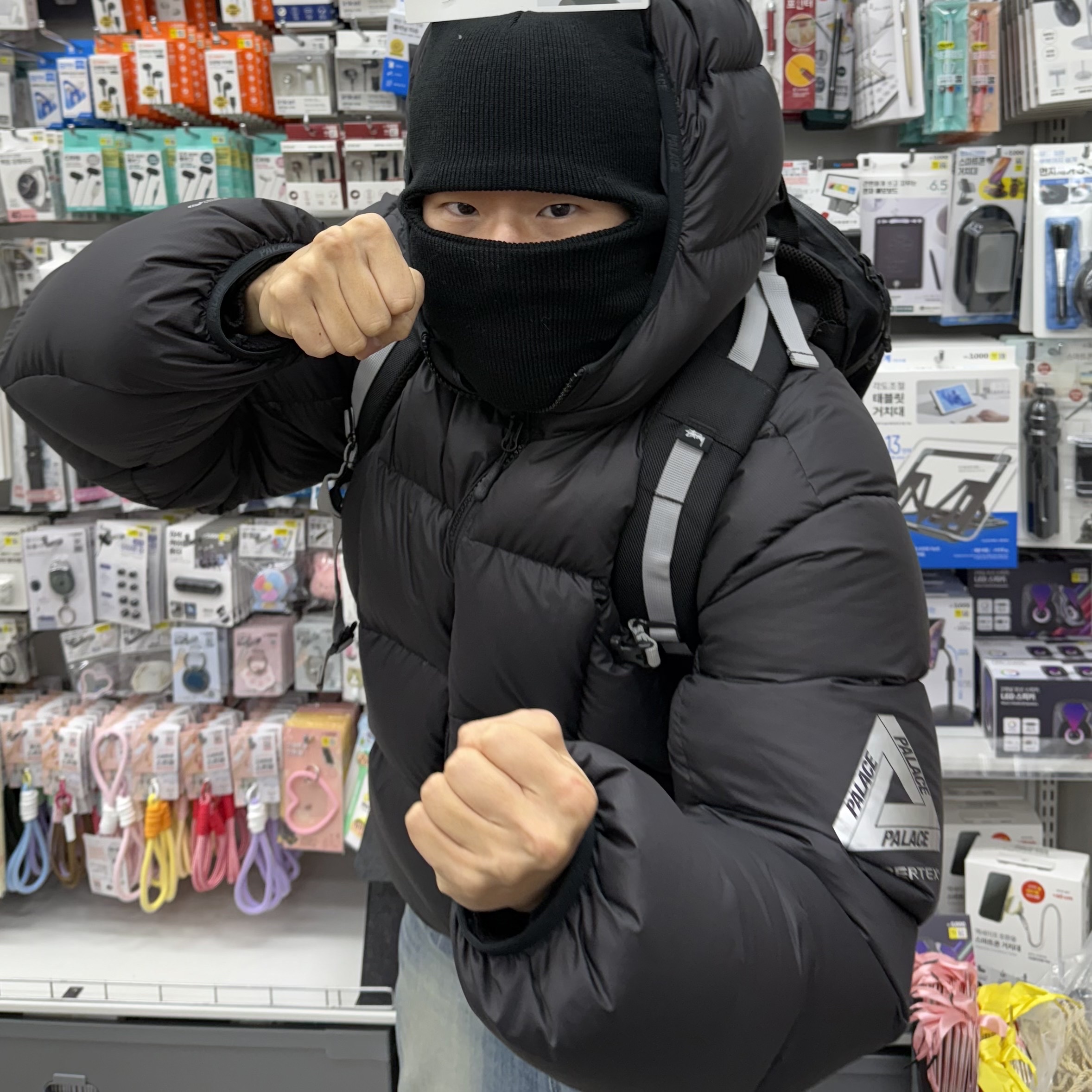 Palace Pertex Frost Balaclava Puffa Black - 22FW 착용 스타일
