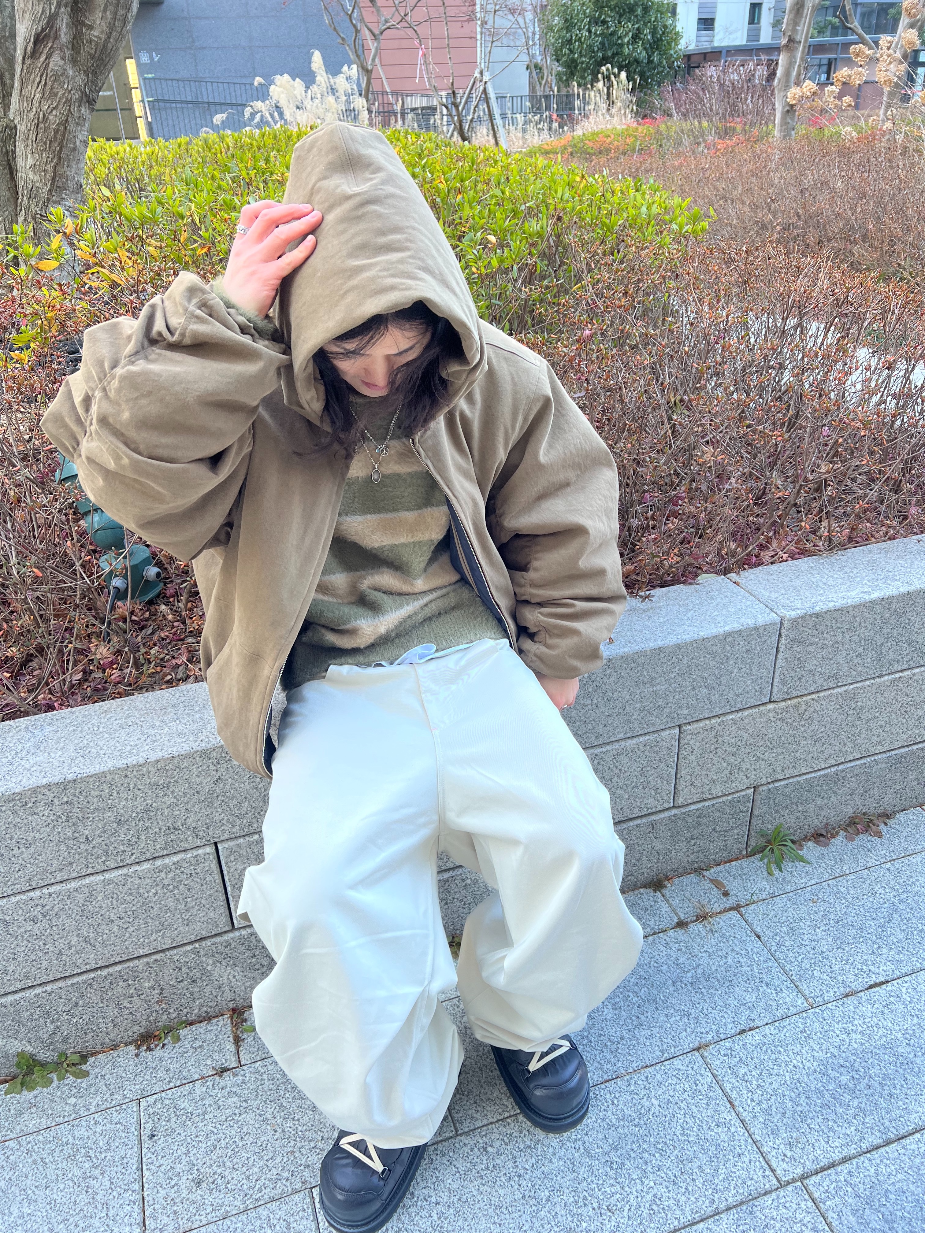 Nonnod Moleskin Shirring Bomber Khaki Brown, Kamien 247 All day Baggy Pants Light Beige 착용 스타일 - 1