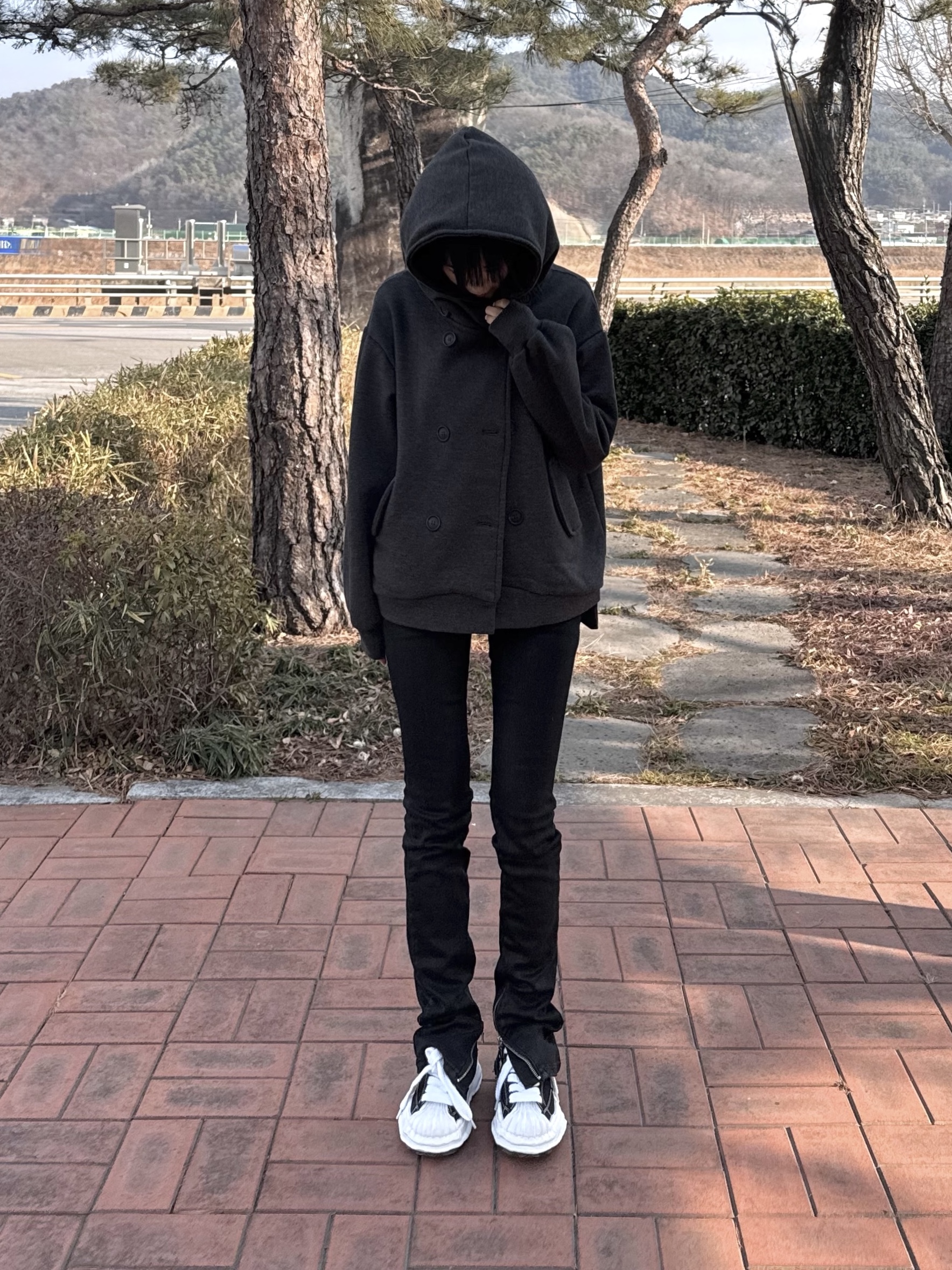 Maison Mihara Yasuhiro Blakey OG Sole Canvas Low-top Sneakers Black White 착용 스타일 - 2